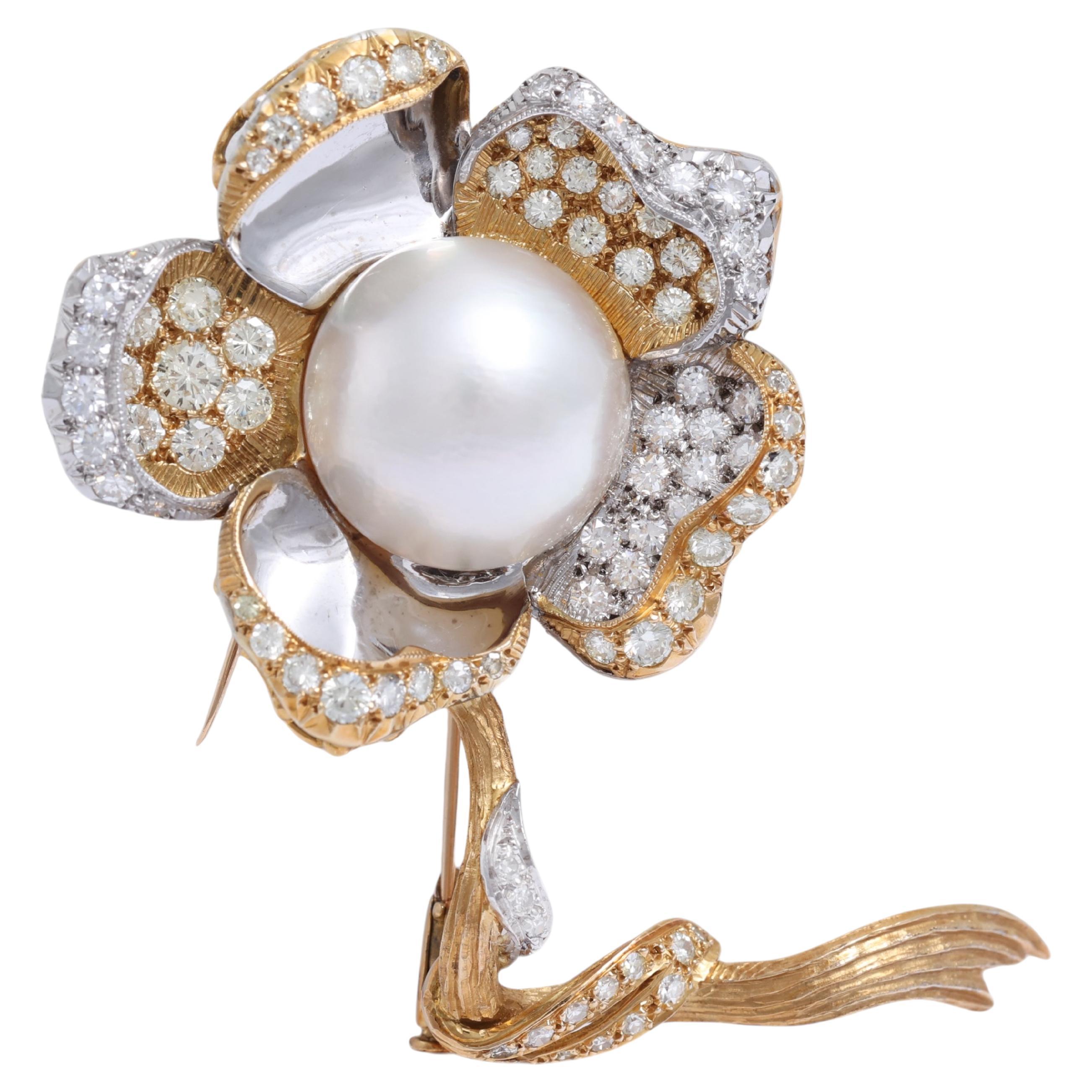 18 Kt Gold Flower Brooch with Big Pearl 16.5 mm, Daou Design, Estate Sultan Oman For Sale