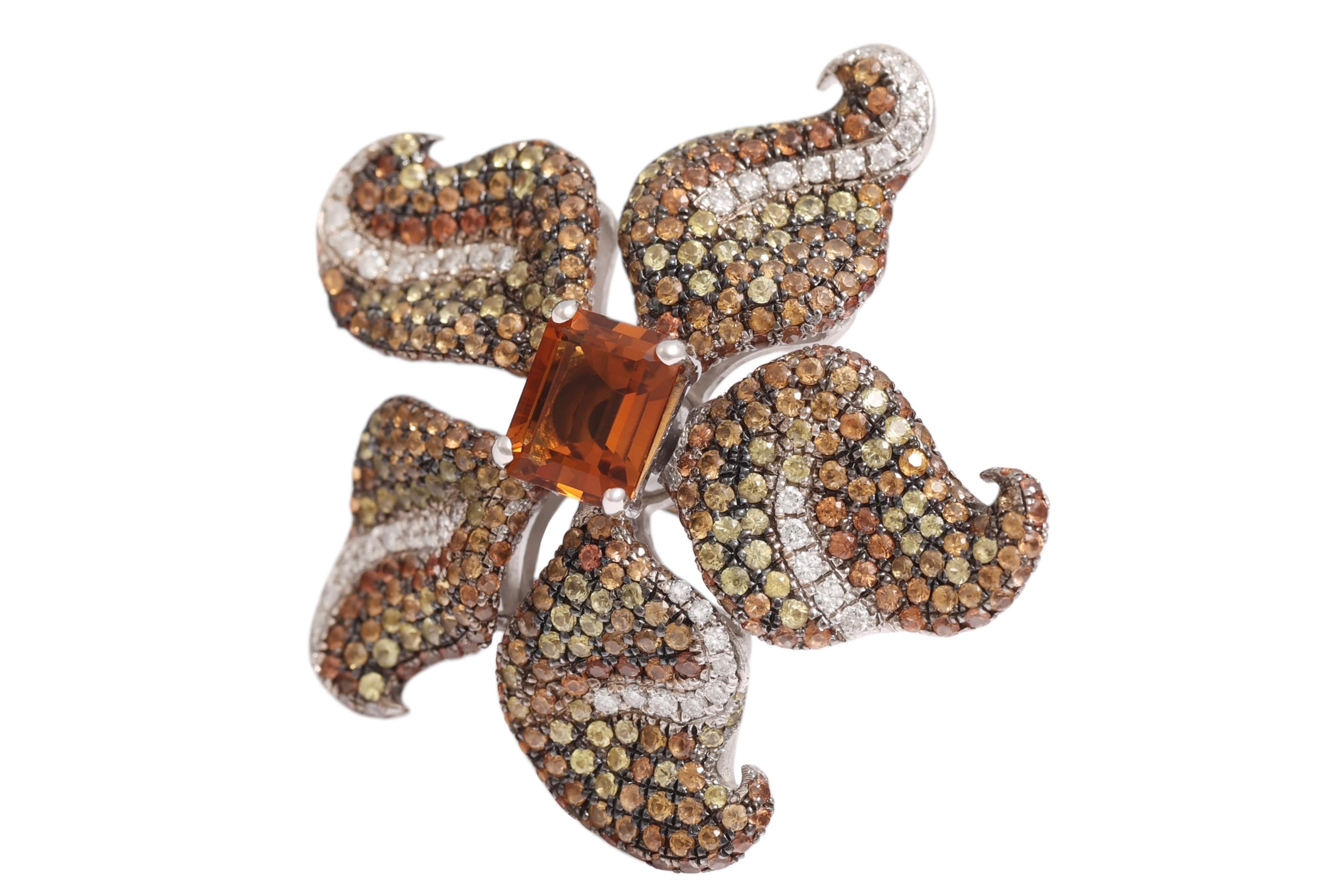18 Kt Gold Flower Ring, Tsavorites, Citrine & Diamonds, A Real Piece of Art In New Condition For Sale In Antwerp, BE