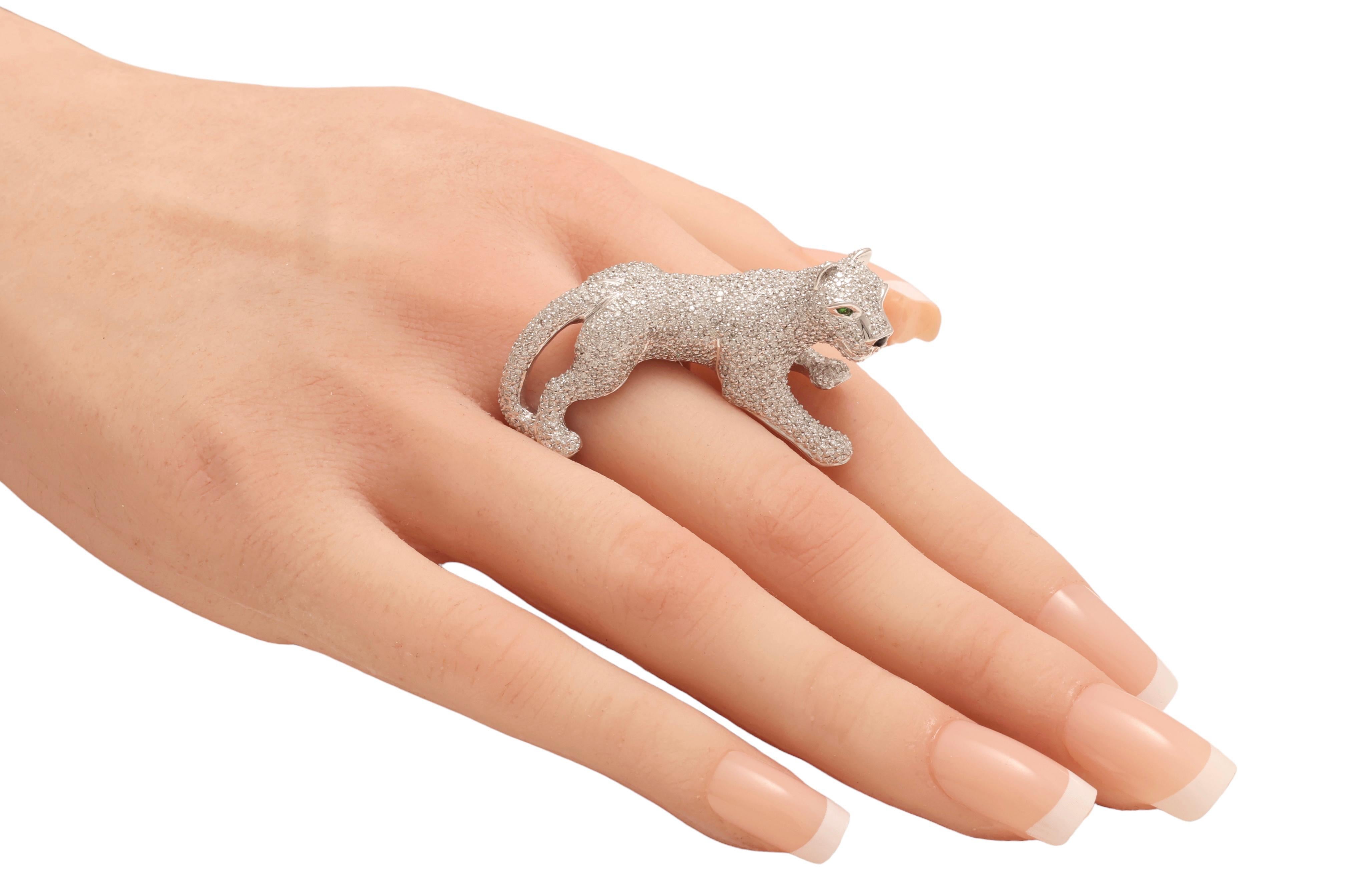 18 Kt Gold Full Pavé Diamonds Panther Ring with Green Emerald Eyes For Sale 5