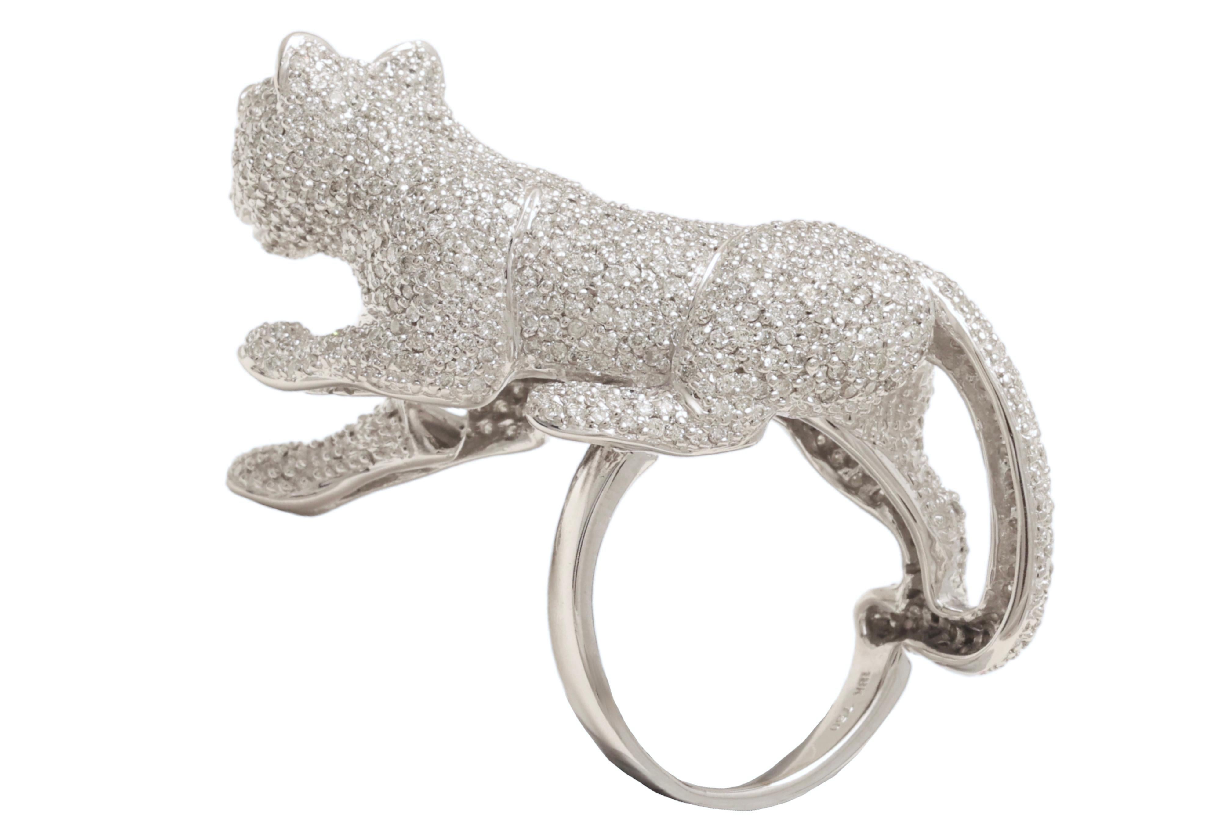 18 Kt Gold Full Pavé Diamonds Panther Ring with Green Emerald Eyes For Sale 1