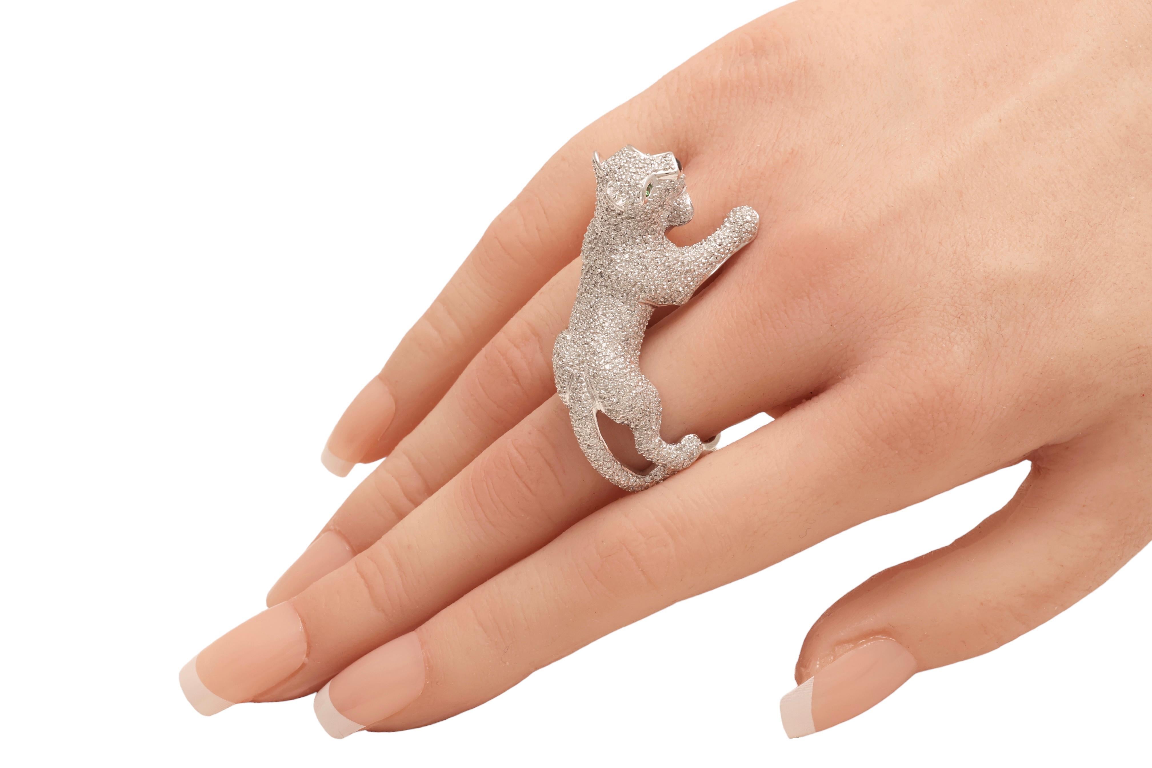 18 Kt Gold Full Pavé Diamonds Panther Ring with Green Emerald Eyes For Sale 3