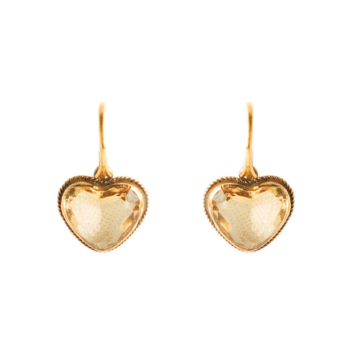 Delightful and romantic heart-shaped earrings in 18 kt yellow gold with citrine quartz from the early 1900s. Very bright hook earrings with great significance of ancient jewelry, a raison d'etre that makes them unique for those who own them.