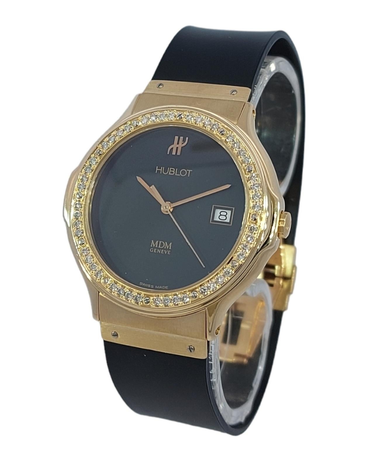 18 Kt. Gold Hublot Quartz Watch With Diamond, Diameter 36 mm, Ref 1521

Movement: Quartz

Reference: Hublot MDM

Functions: Hours, minutes, seconds, date window at 3 o'clock

Case: 18 kt. yellow gold, Diameter 36 mm, Bezel set with diamonds

Dial: