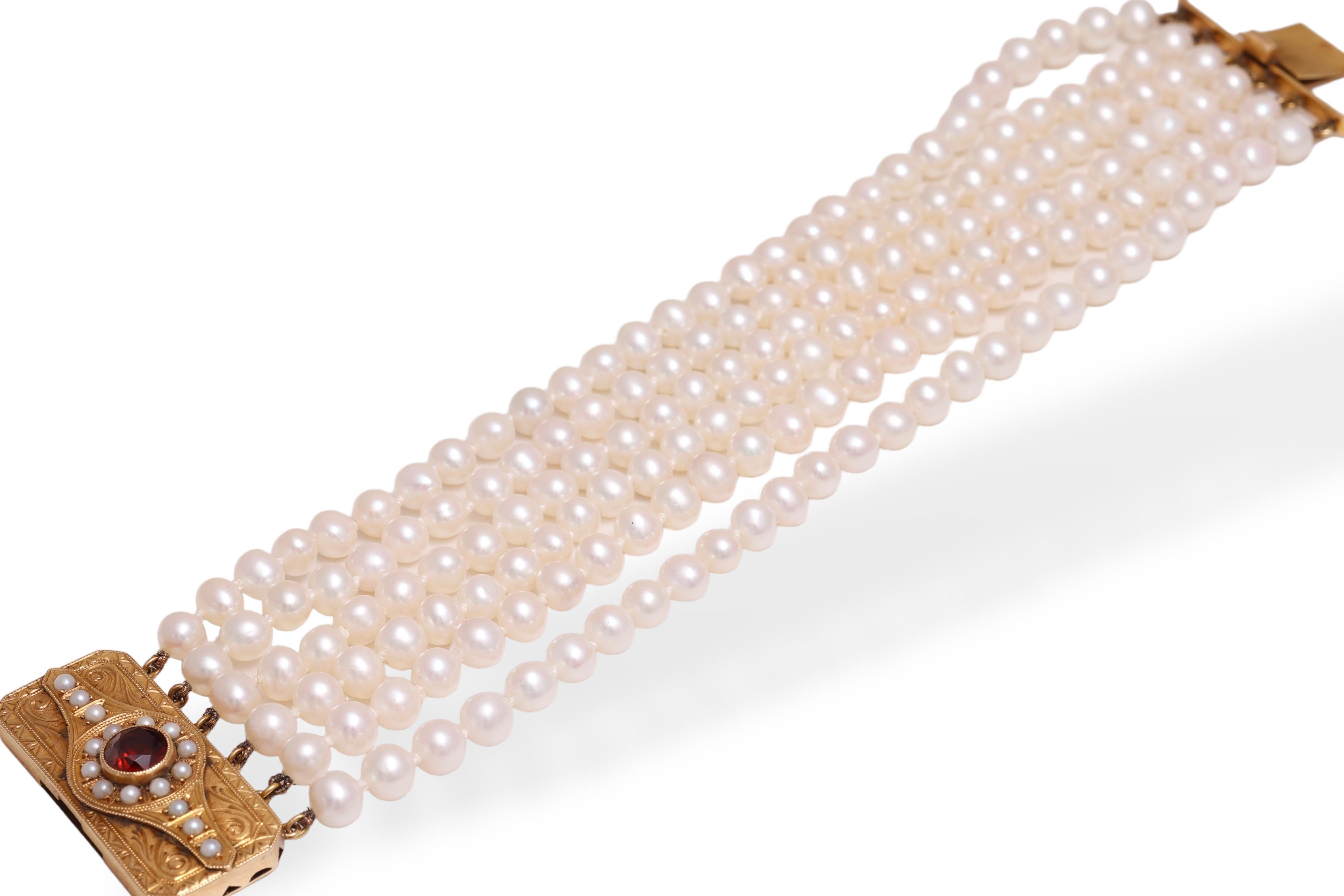Art Deco 18 Kt Gold Lock, Bracelet with 6 Rows of Akoya Pearls & Art deco  1ct. Garnet  For Sale