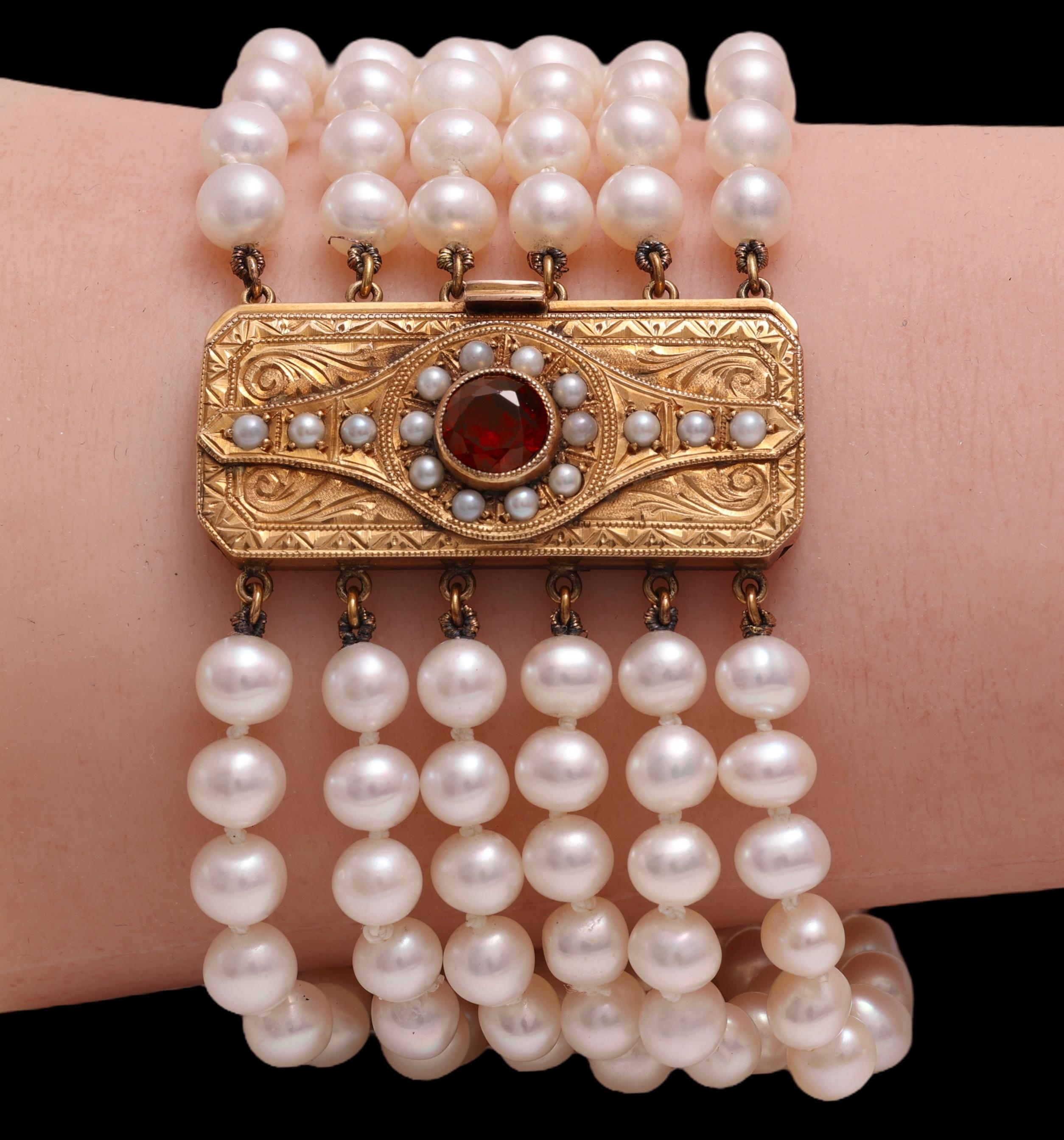 18 Karat Goldschloss, Armband mit 6 Reihen Akoya-Perlen und Art déco-Armband  1ct. Granat  im Zustand „Hervorragend“ im Angebot in Antwerp, BE