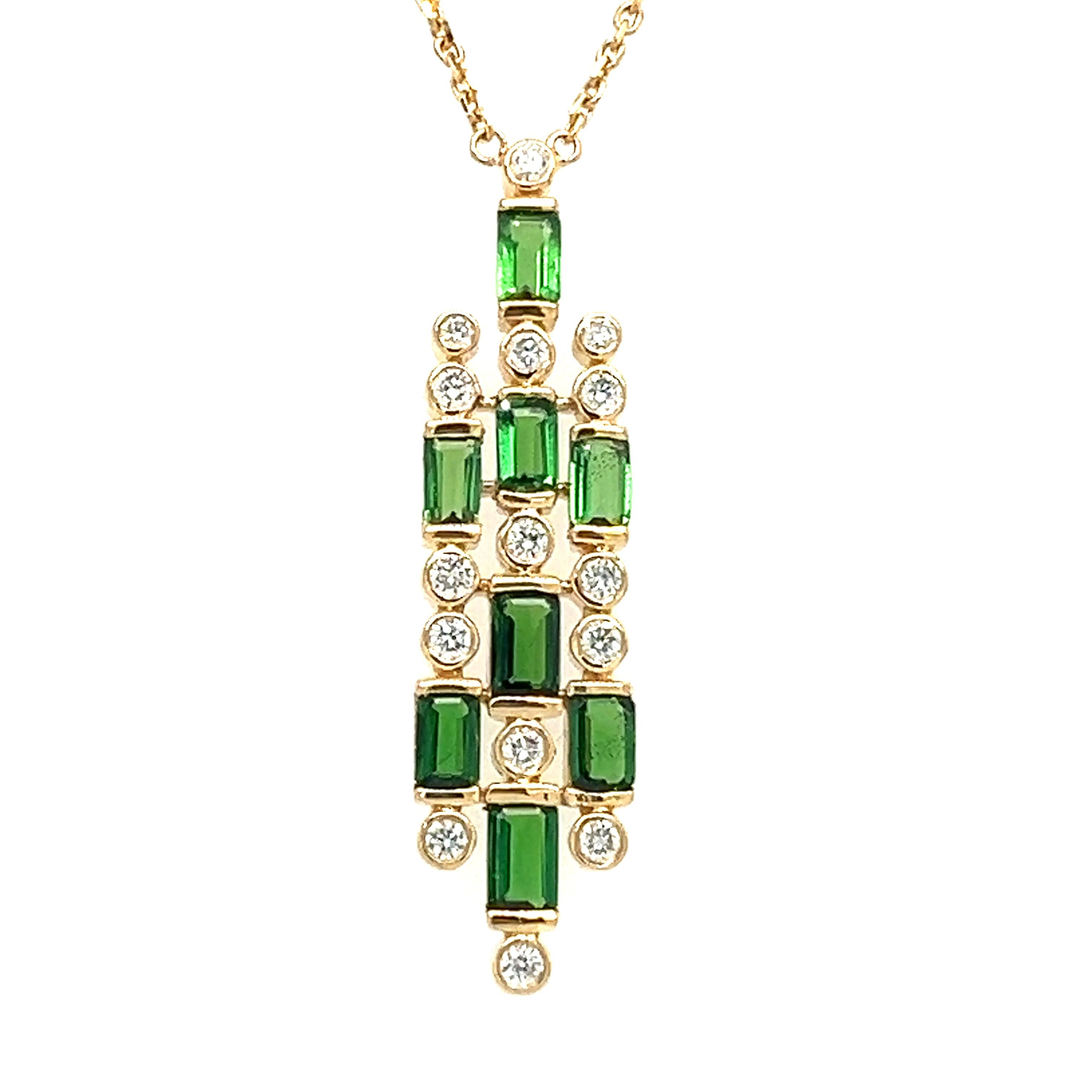  18 Kt gold natural Tsavorite and diamond necklace In New Condition For Sale In New York, NY