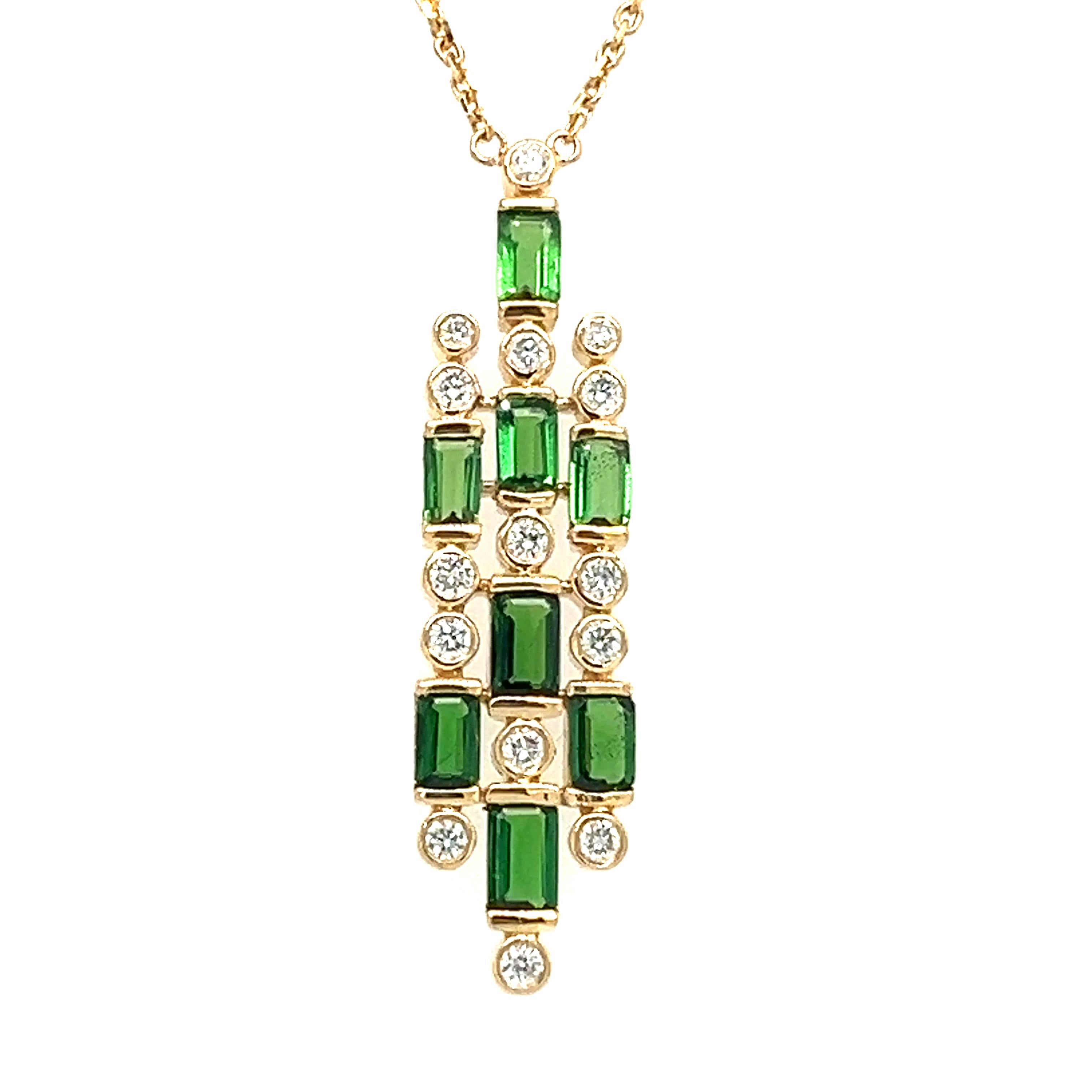 18 Kt gold natural Tsavorite and diamond necklace In New Condition For Sale In New York, NY