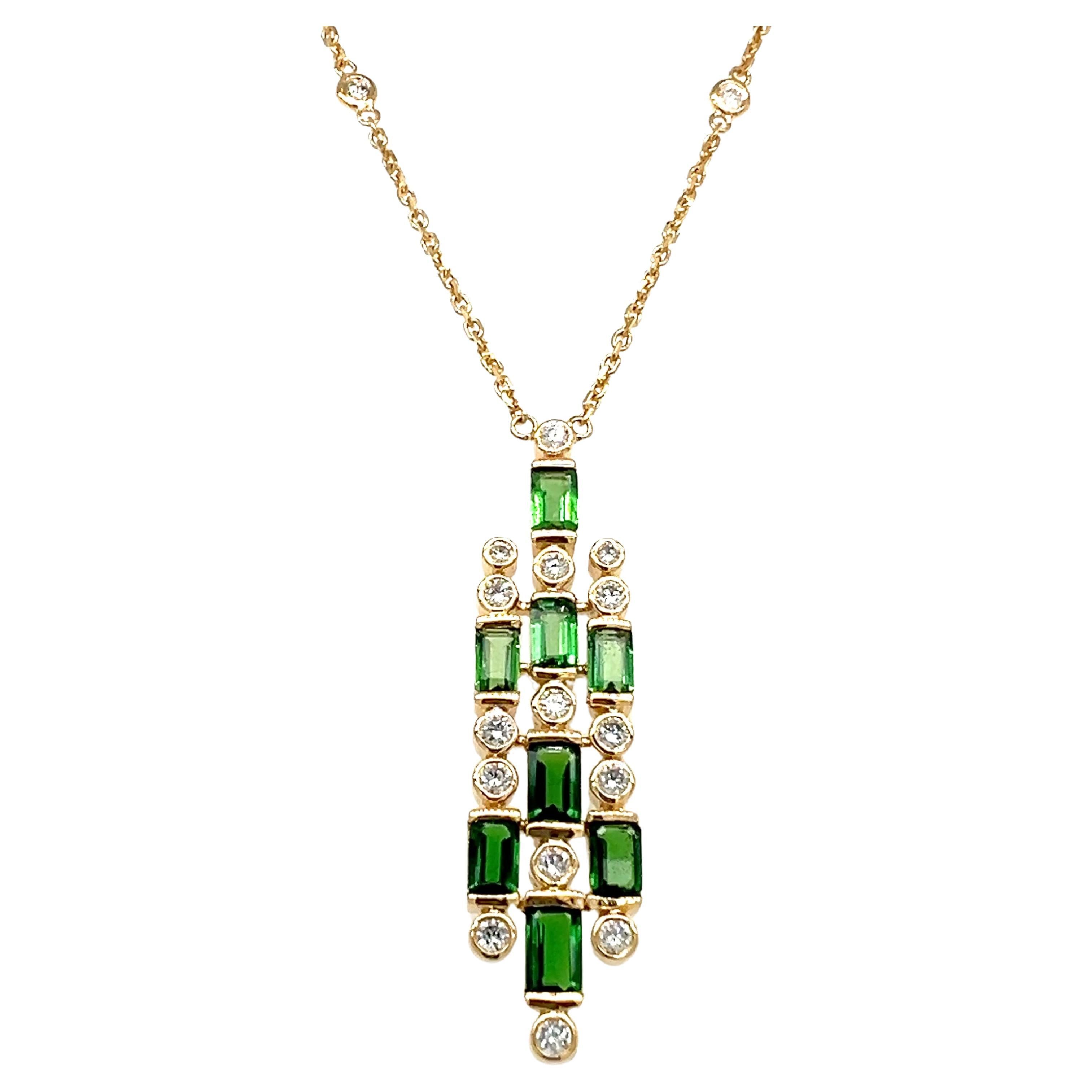  18 Kt gold natural Tsavorite and diamond necklace For Sale