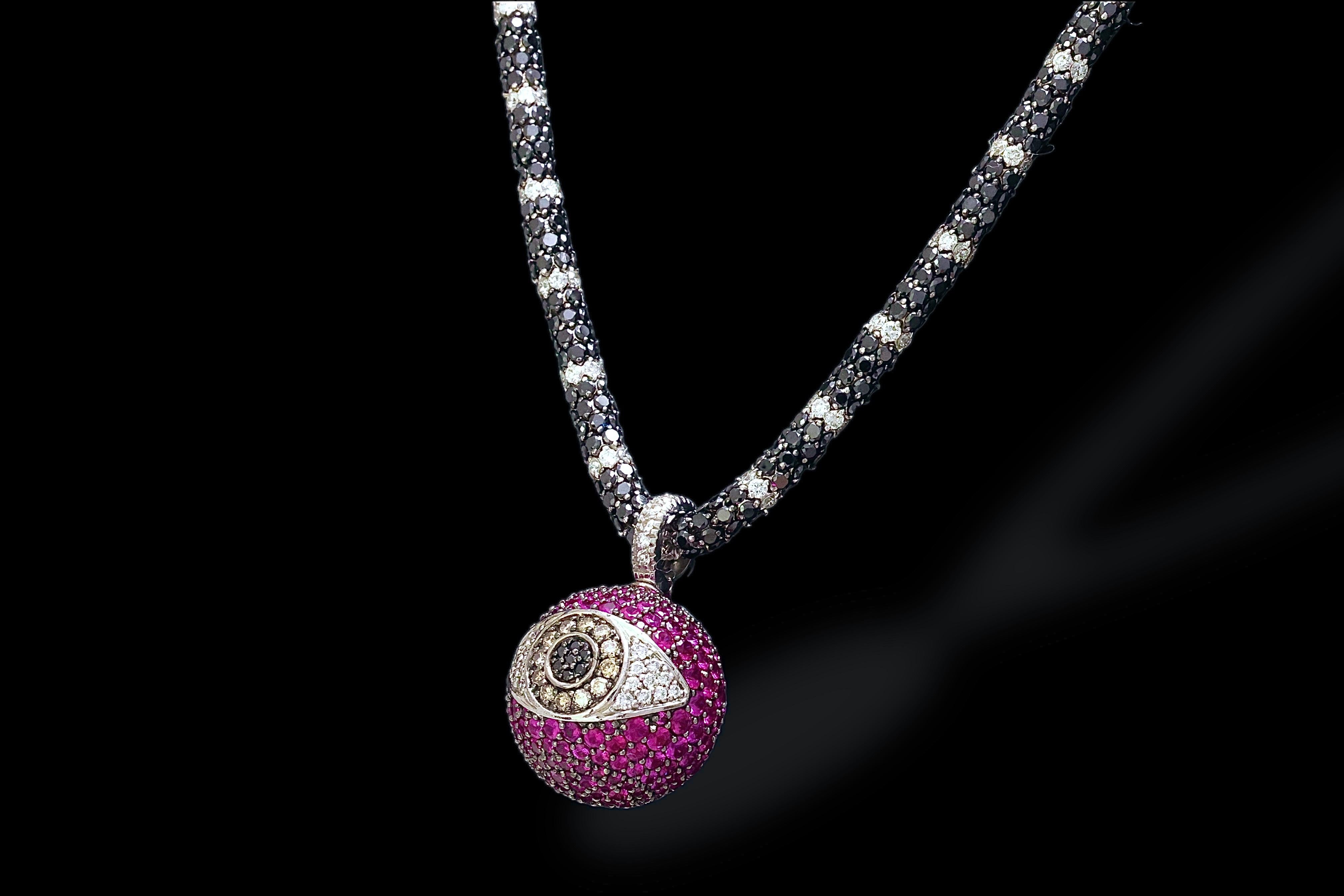 18 Kt Gold Necklace & Pendant With 30 ct. Black & White Diamonds & Rubies For Sale 3