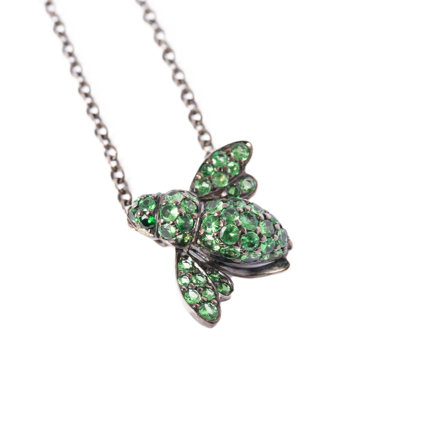 Contemporary 18 Kt Gold Necklace With Green Garnets Bee Pendant For Sale