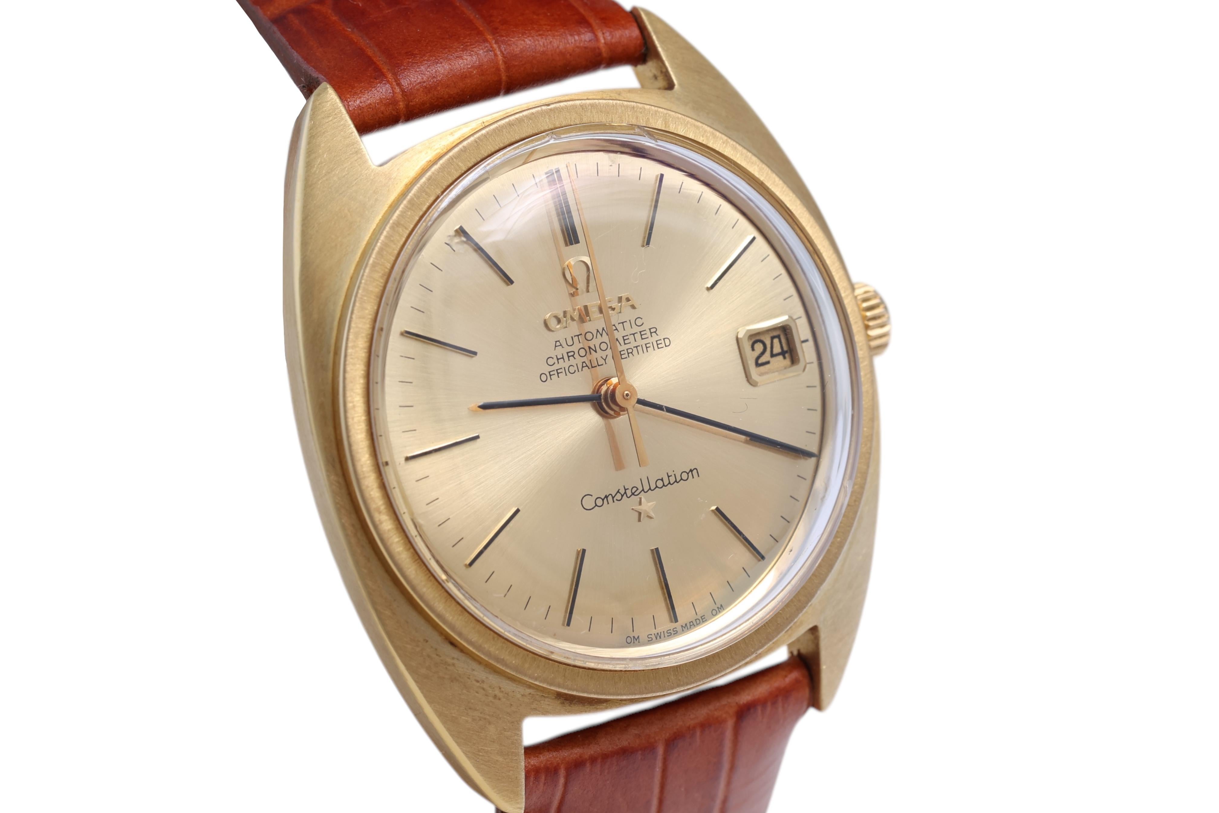 18 Kt Gold Omega Constellation Automatic Wrist Watch in unseen Condition !

Omega Constellation men's watch in solid 18-carat yellow gold (not gold-plated)

Plexi Omega Glass with Omega Logo in middle !

Diameter 35 mm without crown and 38 mm with
