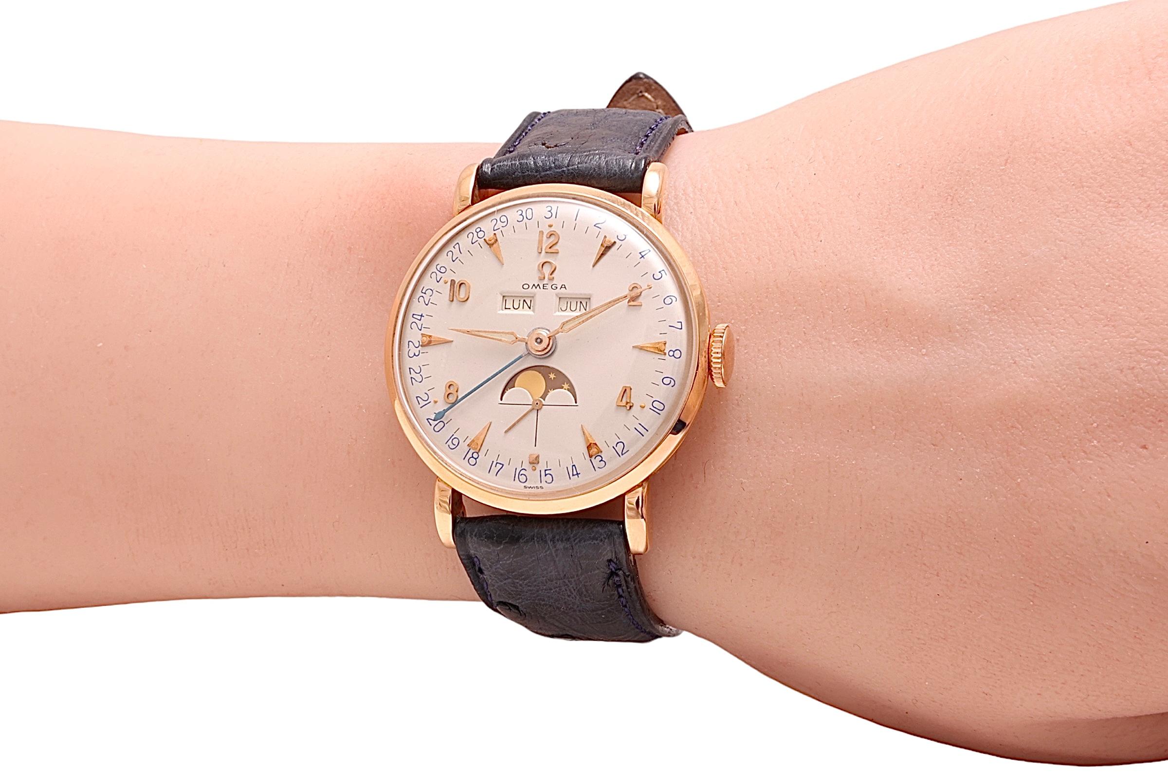 Orologio da polso da collezione Omega Cosmic Triple Date Moon Phase in oro 18 kt Ref 2473 in vendita 1