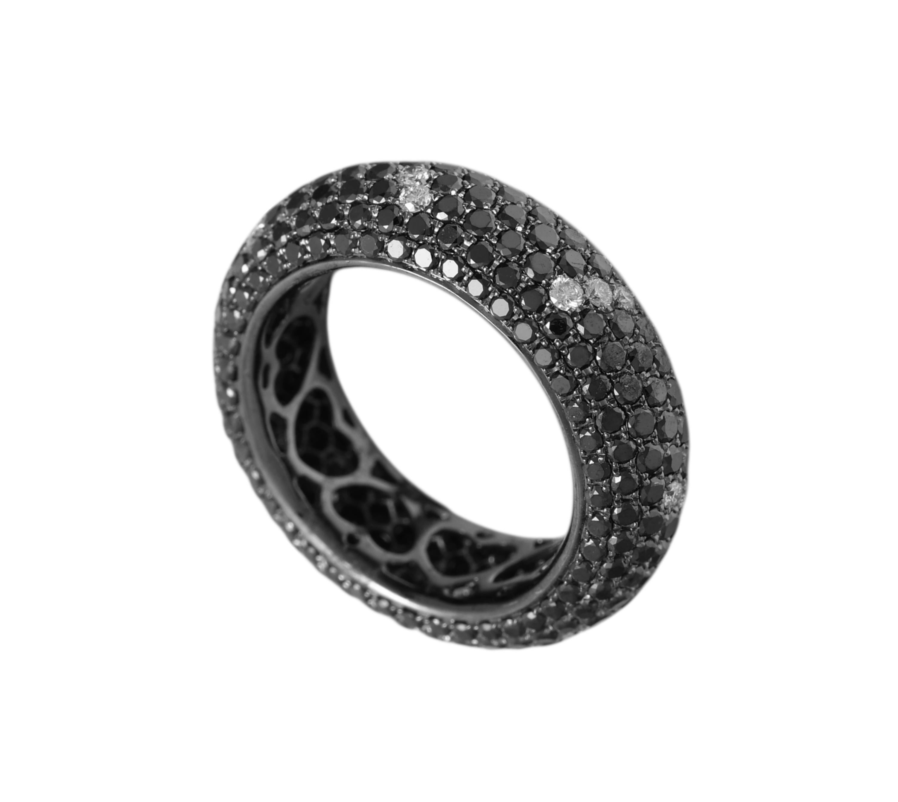18 Kt Gold Pavé Schwarz & Weiß Diamanten Verlobungsring /Mode Ring (Moderne) im Angebot