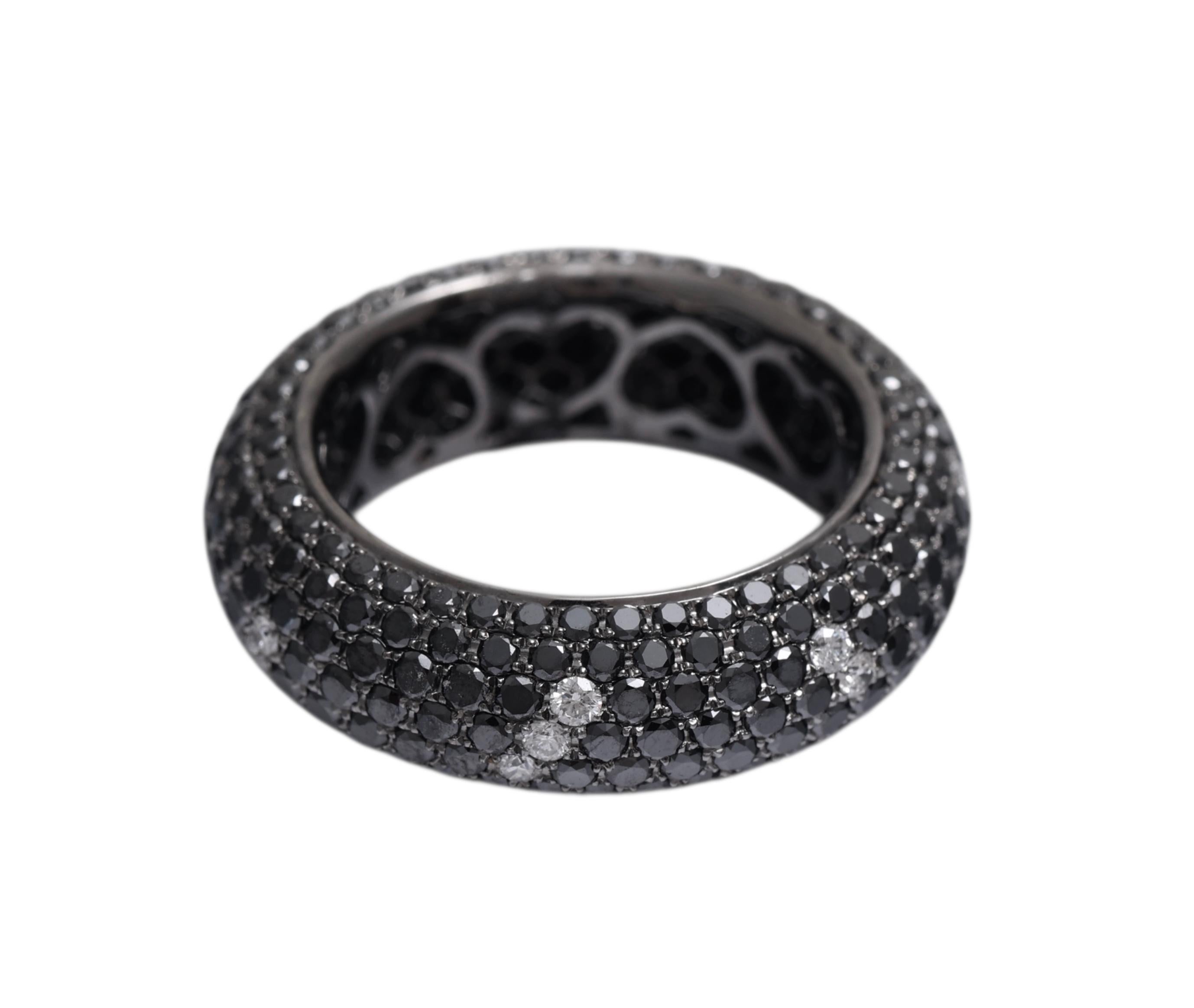 18 Kt Gold Pavé Schwarz & Weiß Diamanten Verlobungsring /Mode Ring im Angebot 3