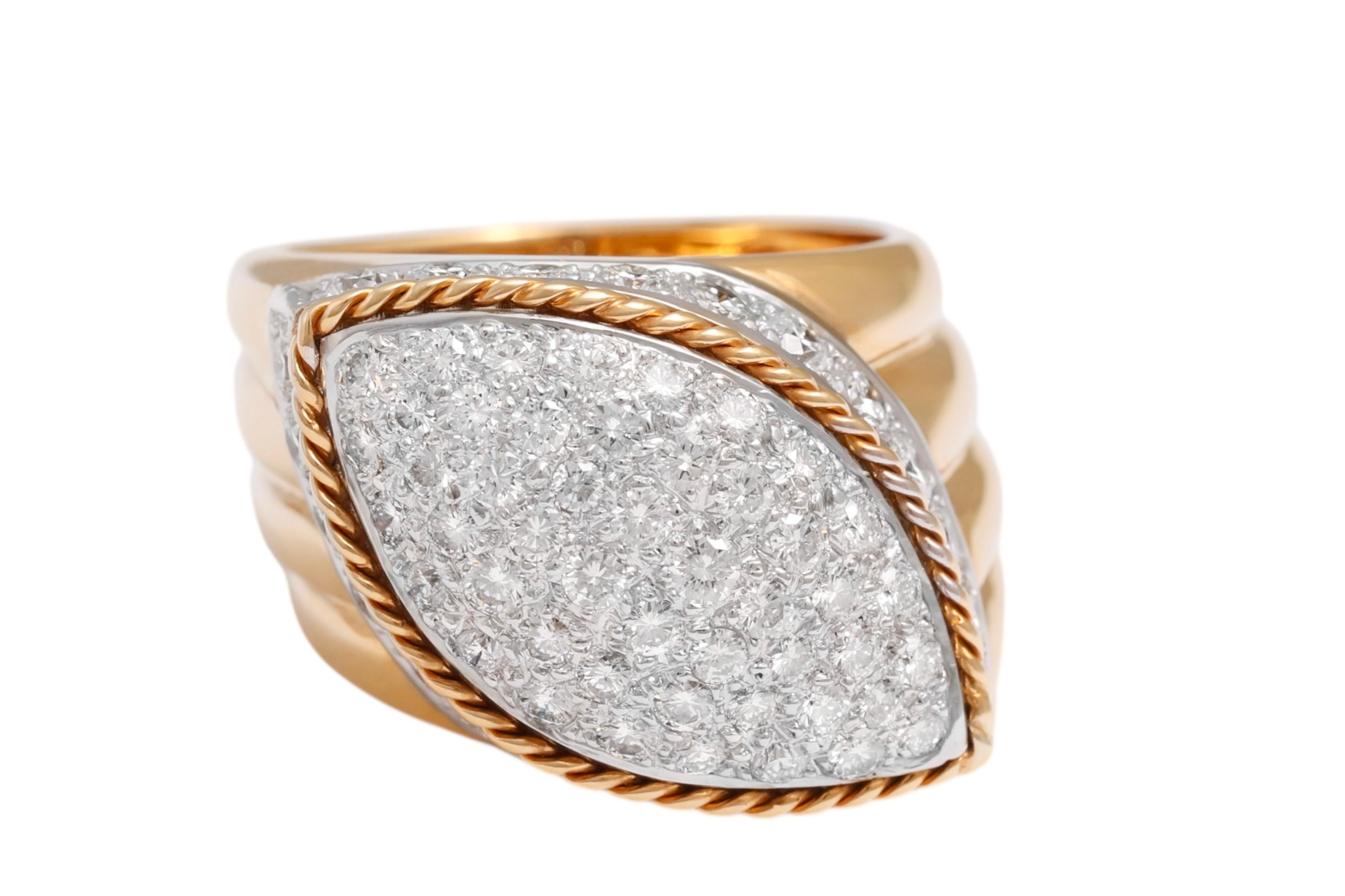 Anillo de oro de 18 kt con pavé de diamantes talla brillante en forma de marquesa Artesano en venta