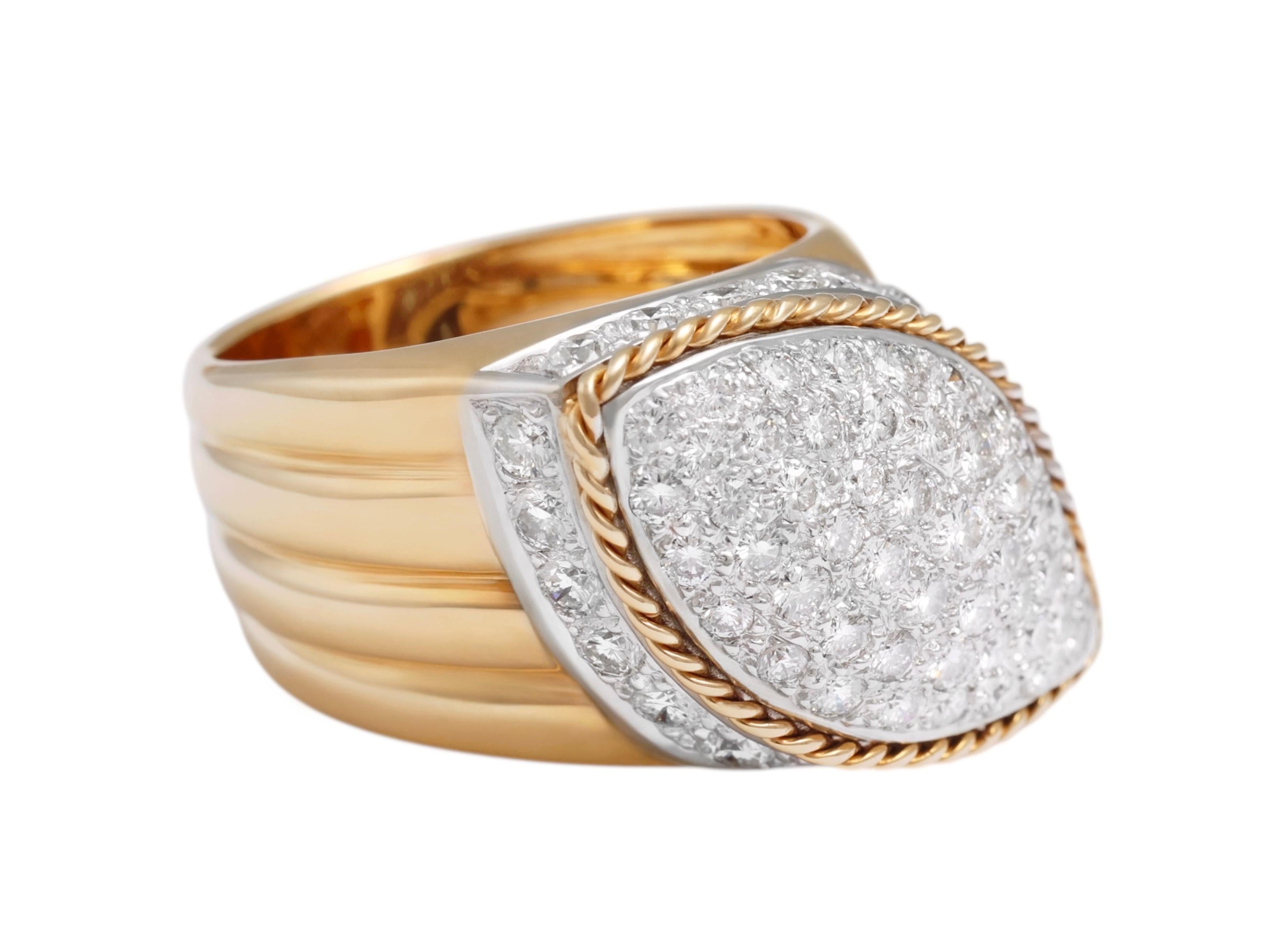 Anillo de oro de 18 kt con pavé de diamantes talla brillante en forma de marquesa Corte redondo en venta