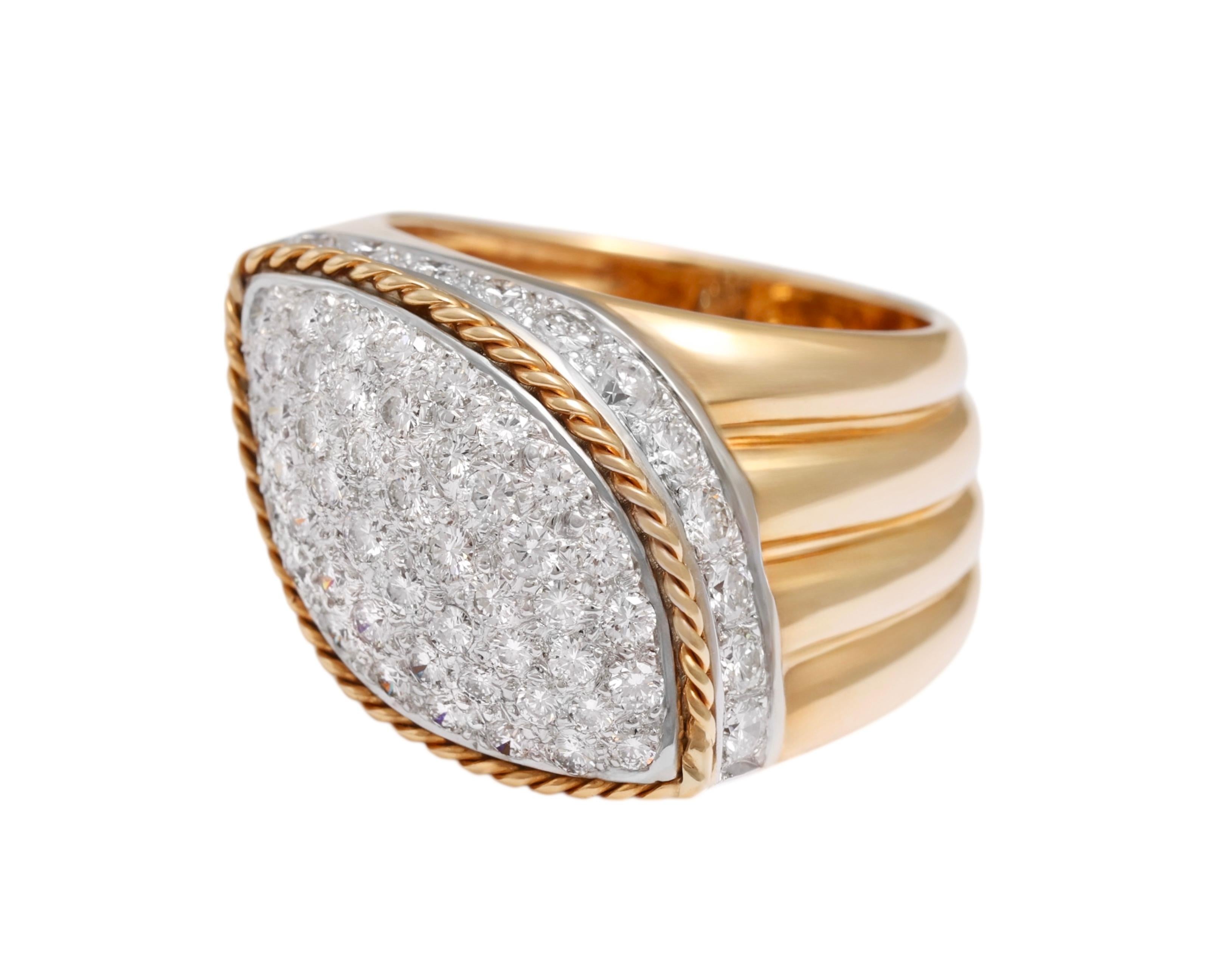 Femenino o masculino Anillo de oro de 18 kt con pavé de diamantes talla brillante en forma de marquesa en venta