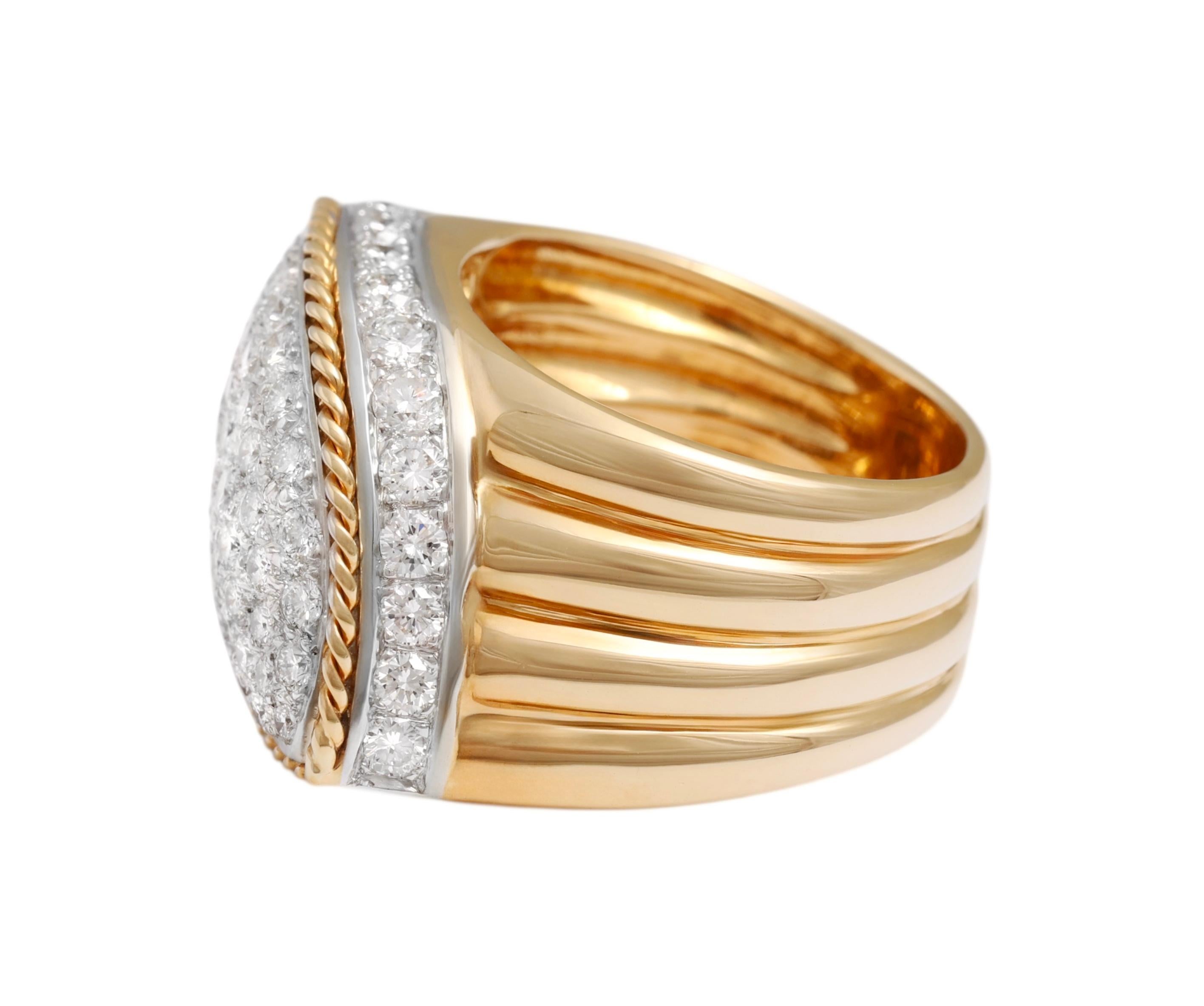 Anillo de oro de 18 kt con pavé de diamantes talla brillante en forma de marquesa en venta 1