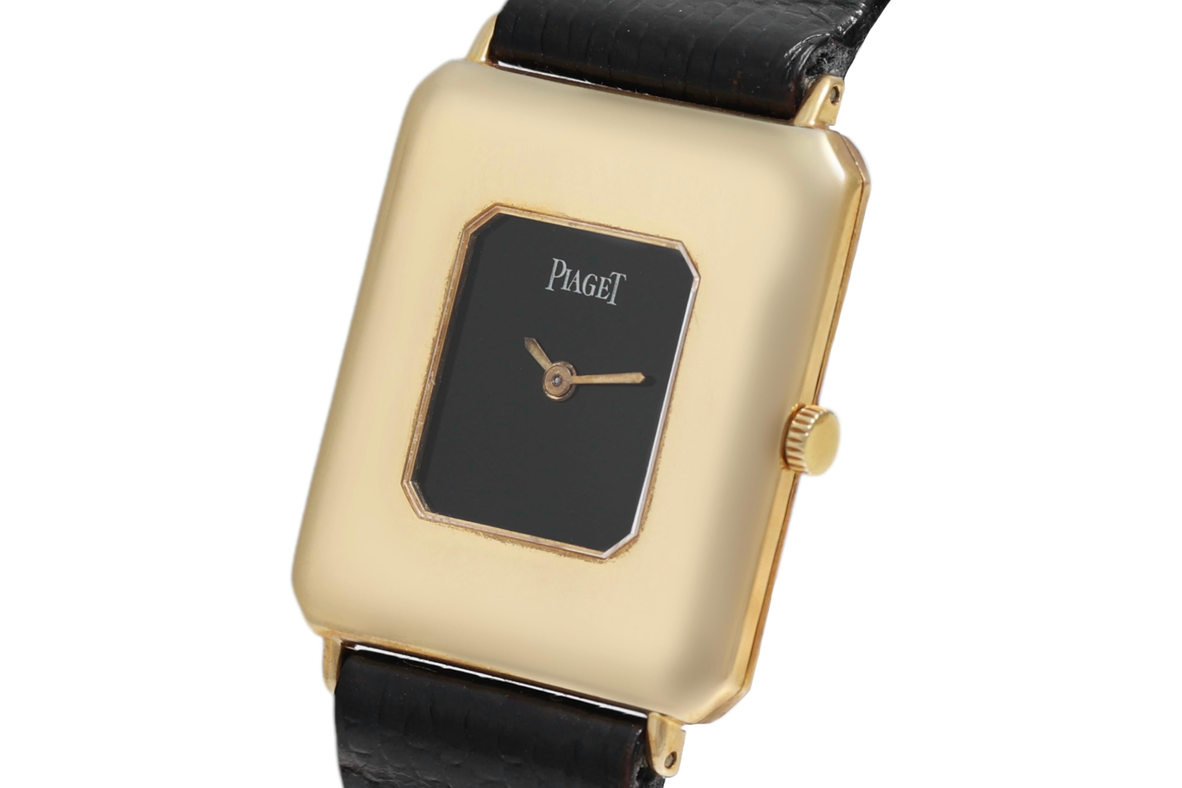 18 kt Gold Piaget Kleid Armbanduhr, mechanisches Kaliber 9P1, Ref 99141

Uhrwerk : Mechanischer Handaufzug, justiert in 5 Positionen, 18 Jewels, Kaliber 9P1

MATERIAL: 18 Kt Massivgold

FUNKTIONEN: Stunden, Minuten

GEHÄUSE: 18 kt Gelbgold,