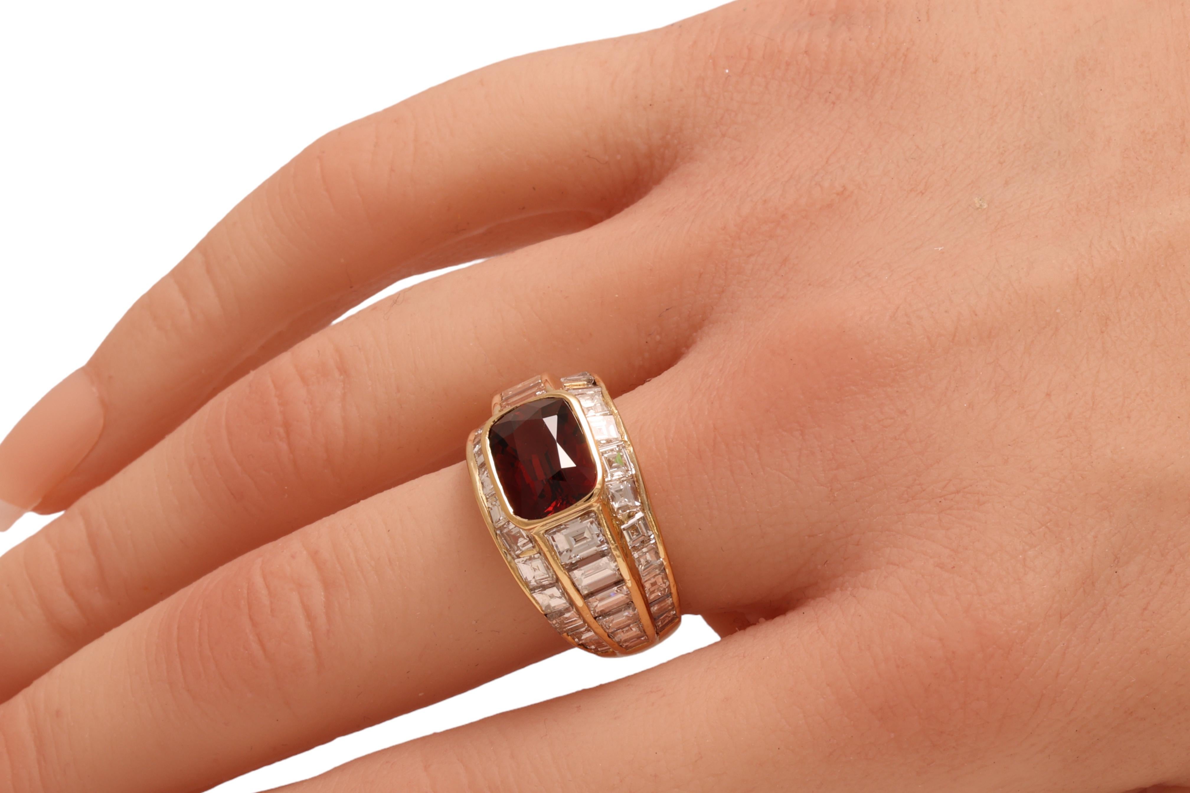 Artisan 18 Kt Gold Ring, 3.5 Ct Burmese Red Spinel & 4.6 Ct Diamonds, Estate sultan Oman For Sale