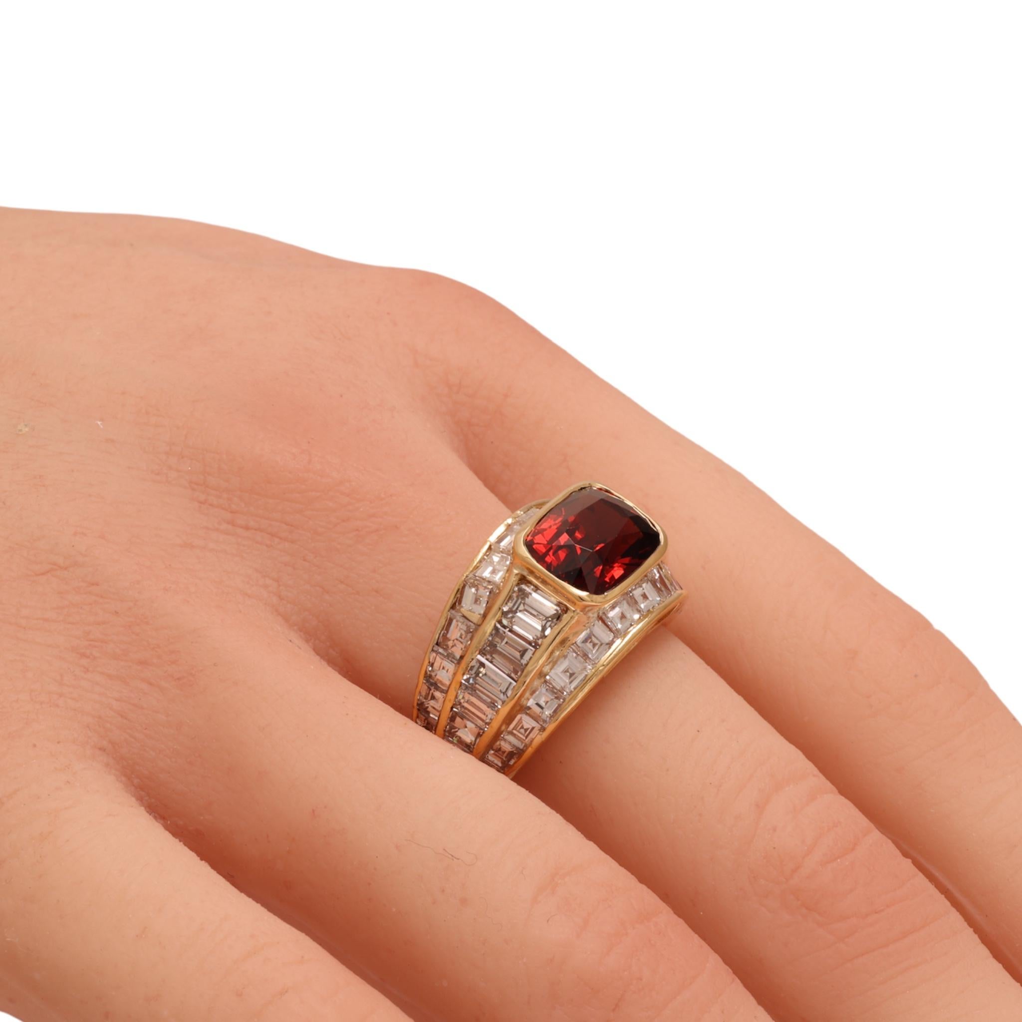 18 Kt Gold Ring, 3.5 Ct Burmese Red Spinel & 4.6 Ct Diamonds, Estate sultan Oman For Sale 1