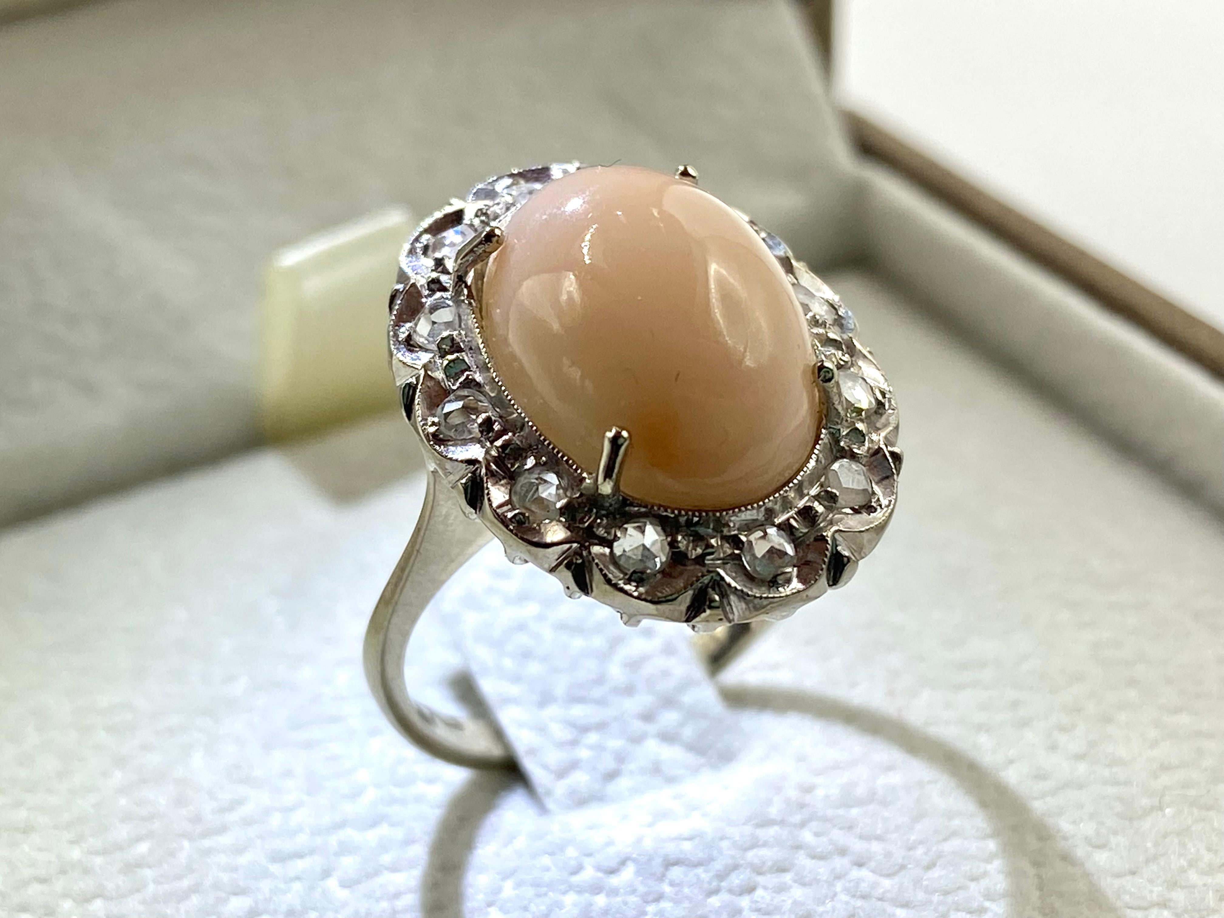 Neoclassical 18 Kt Gold Ring, Coral, Pink Cut Diamonds For Sale
