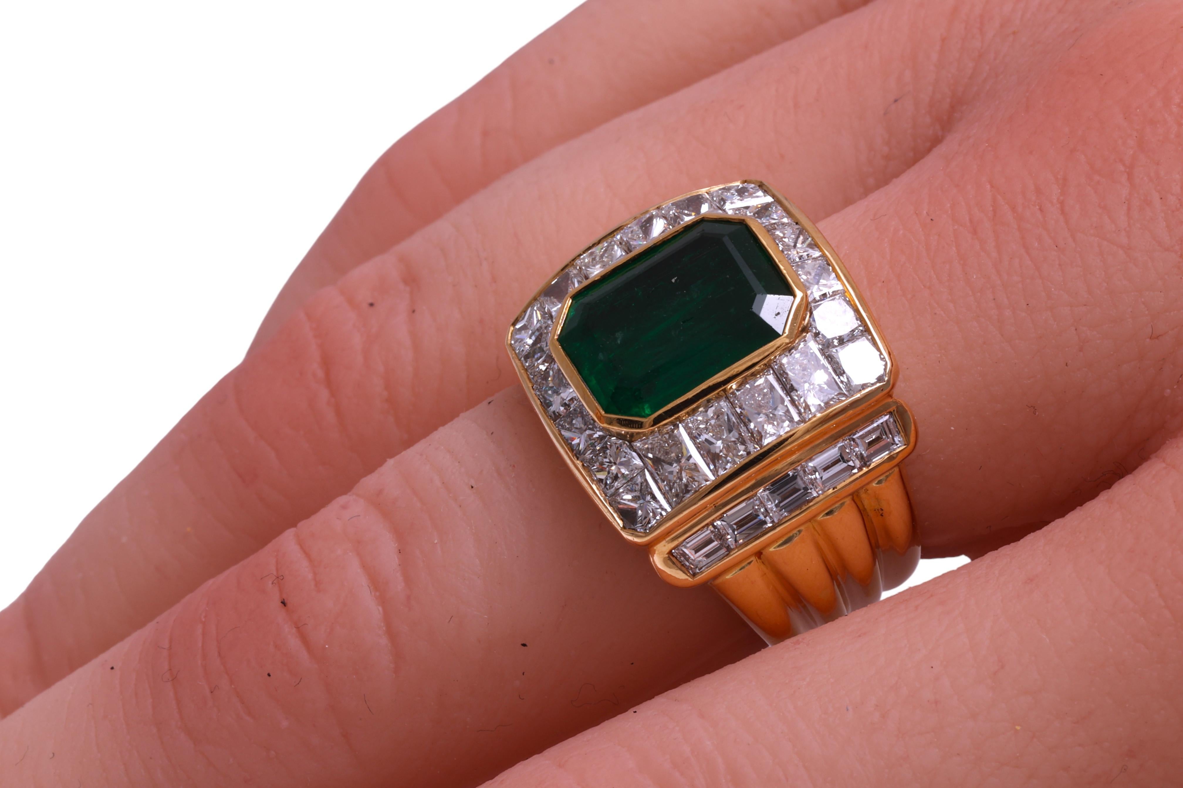 18 kt. Gold Ring Himalayan Afghanistan Emerald & Diamonds, Estate Sultan Oman  For Sale 5
