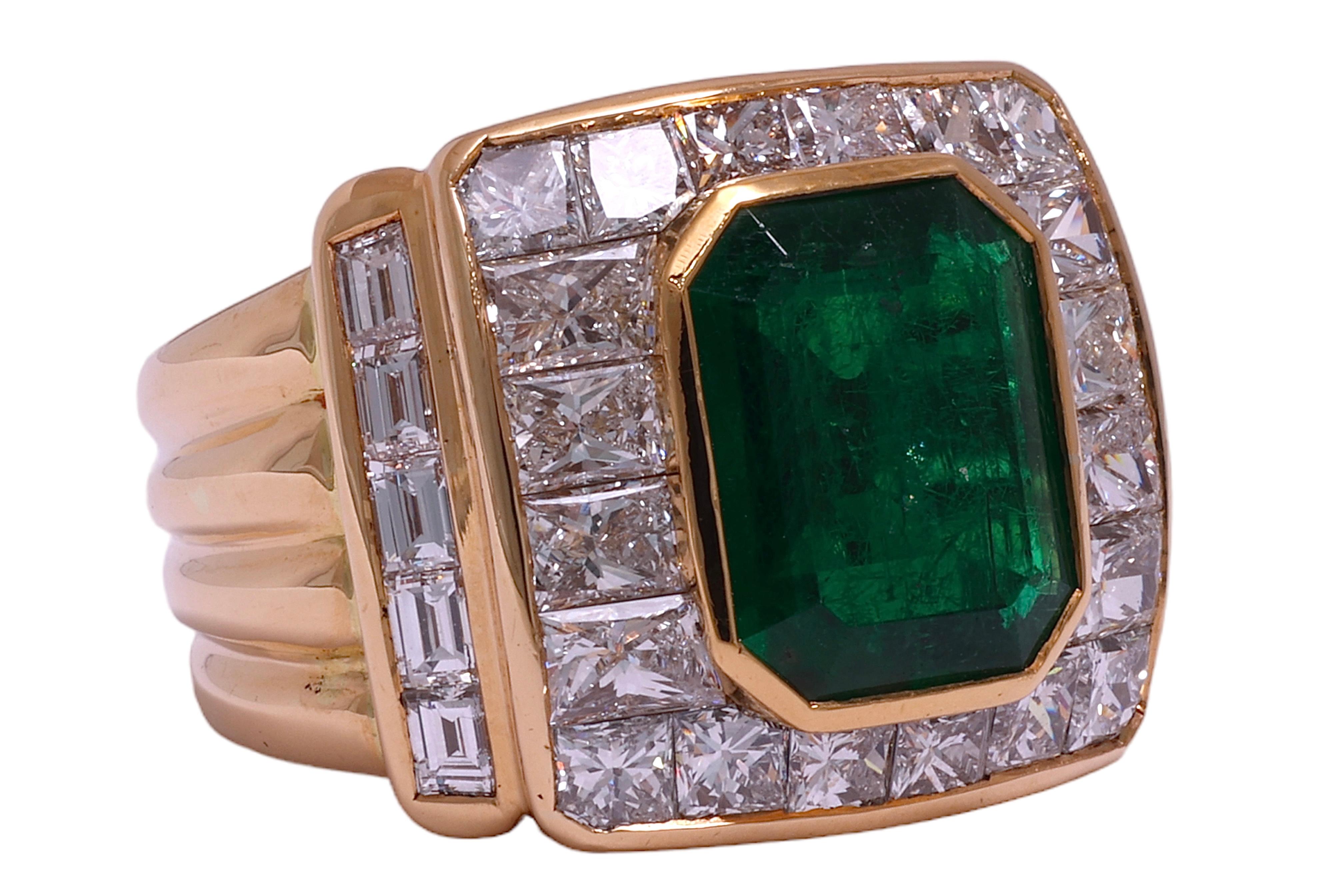 Octagon Cut 18 kt. Gold Ring Himalayan Afghanistan Emerald & Diamonds, Estate Sultan Oman  For Sale