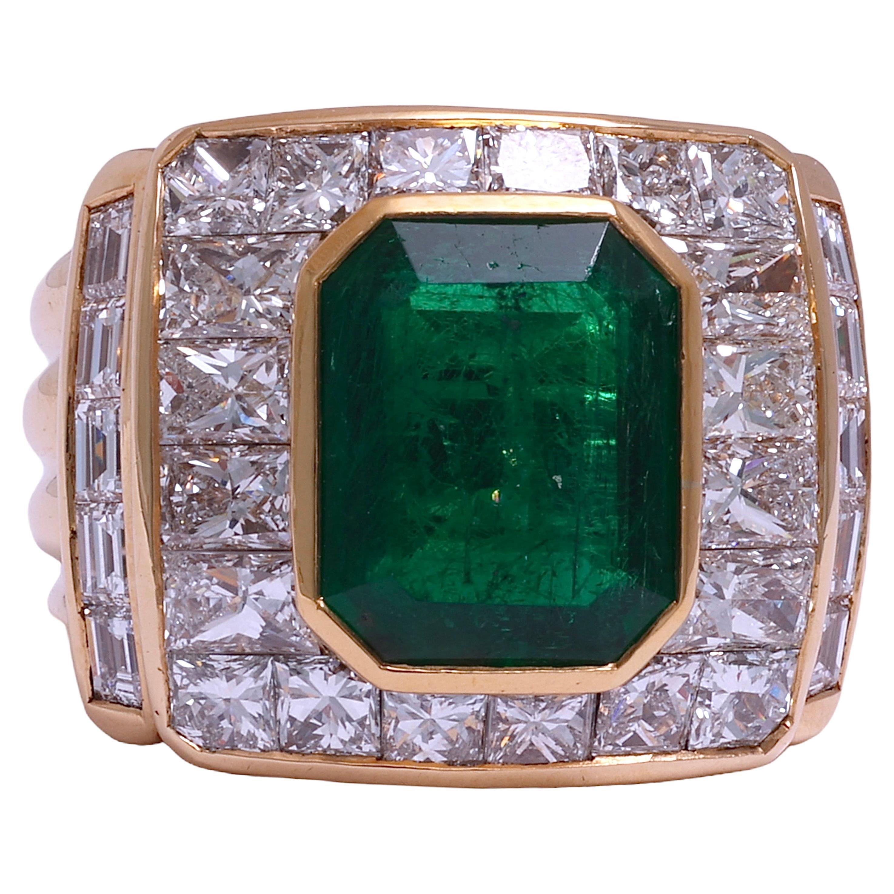 18 kt. Gold Ring Himalayan Afghanistan Emerald & Diamonds, Estate Sultan Oman  For Sale