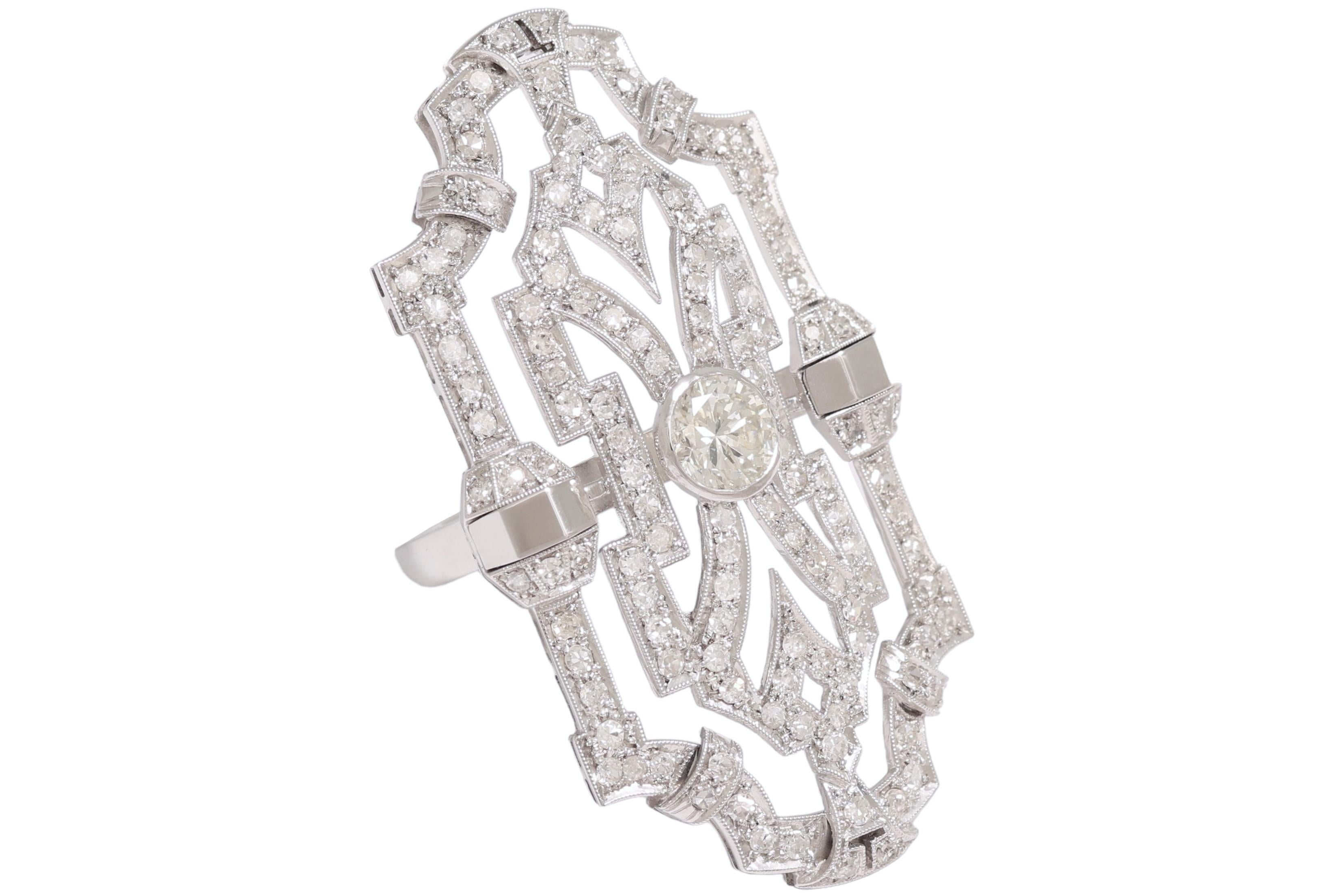 Taille brillant 18 kt. Bague en or avec 1,2 ct. Diamant central entouré de 4,65 ct. Diamants en vente