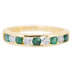 18 kt. Gold Ring with 0.75 ct Total Natural Emerald 
Natural Diamond AIG Cert