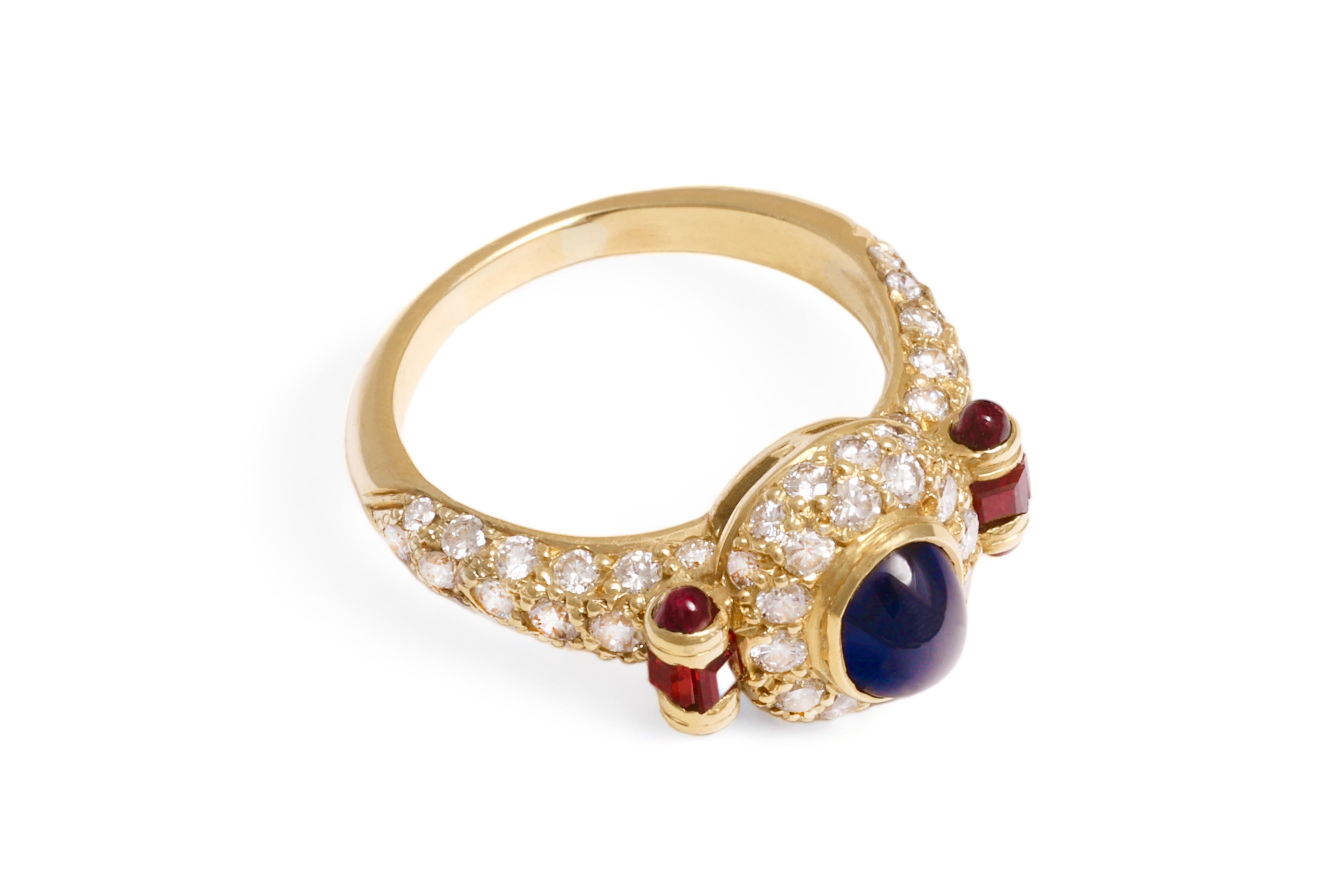 Women's or Men's  18 kt. Gold Ring With 1.20 ct. Cabochon Sapphire & Ruby & Diamond For Sale