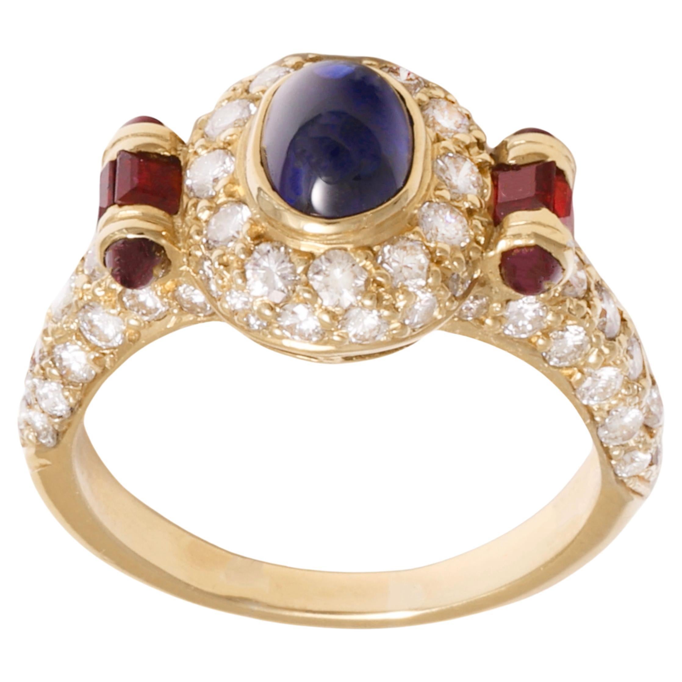  18 kt. Gold Ring With 1.20 ct. Cabochon Sapphire & Ruby & Diamond For Sale