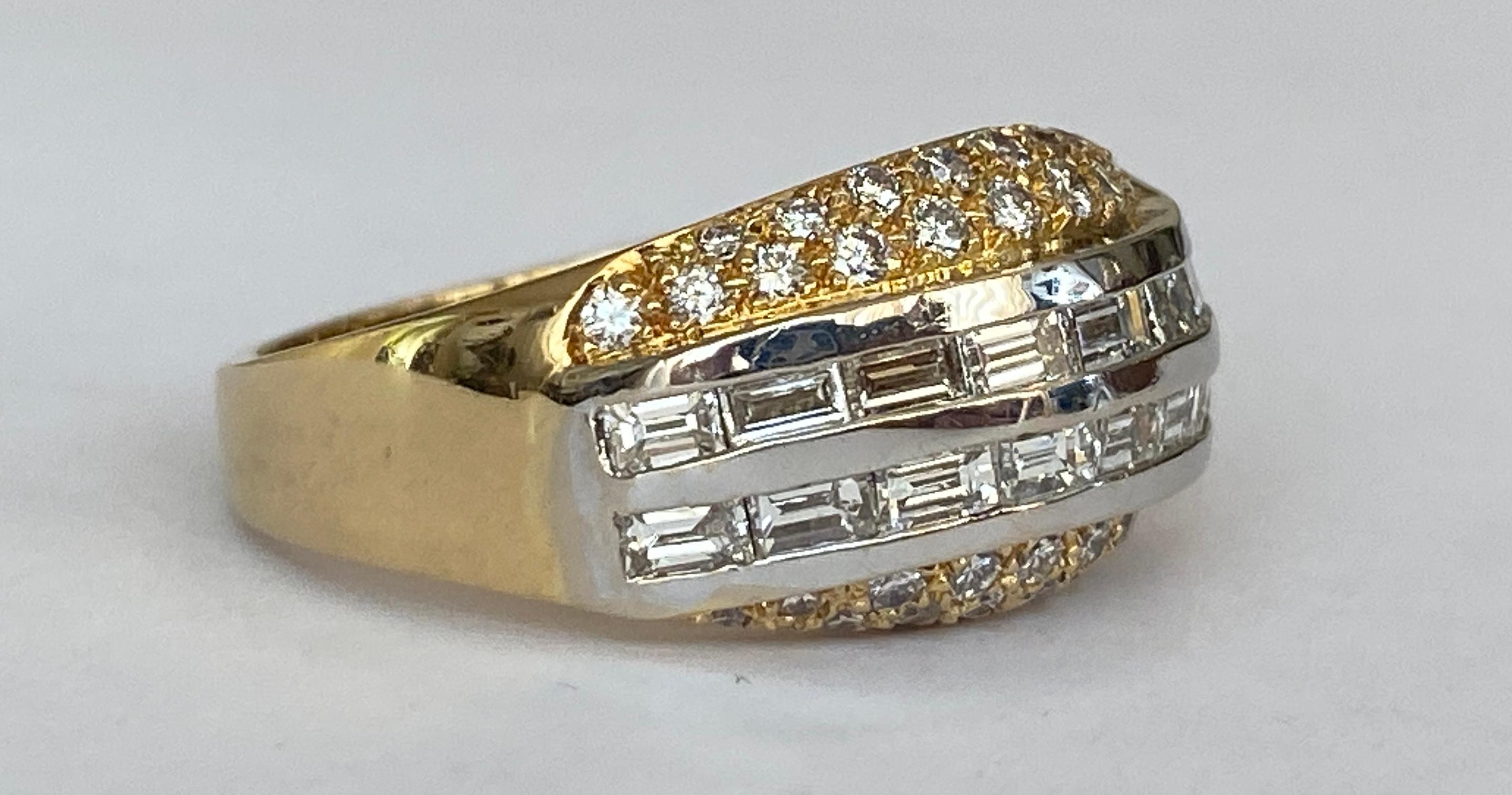 18 Kt. Gold Ring with 2.02 Ct Diamond In Excellent Condition For Sale In AMSTERDAM, NL