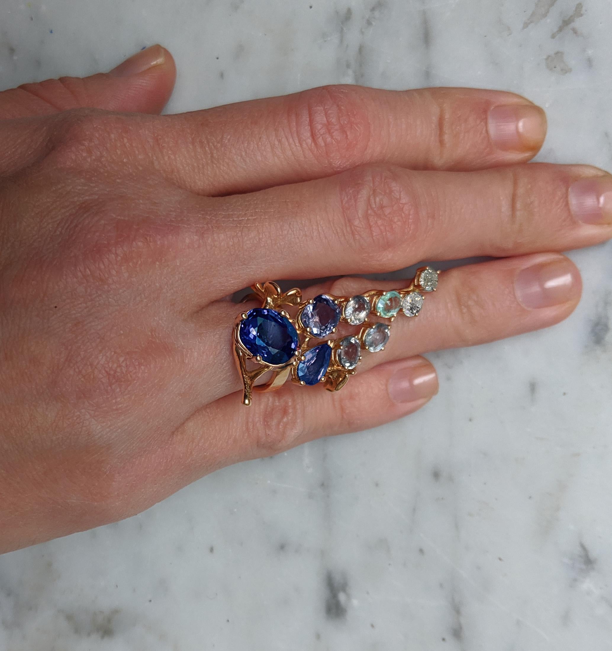 Yellow Gold Ring with GRS Certified Royal Blue Sapphire and Diamonds For Sale 3