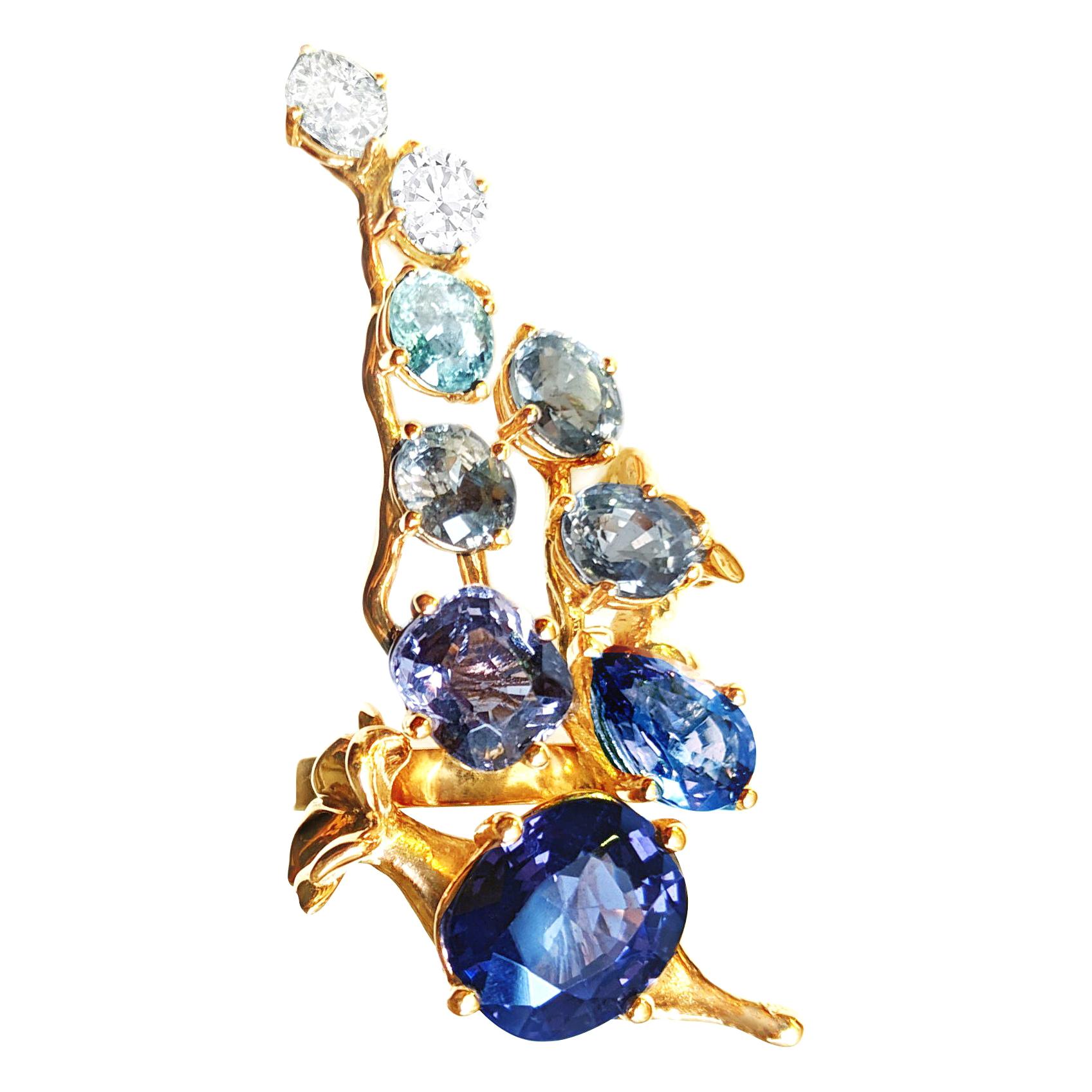 Bague en or jaune avec saphir bleu royal sans chaleur de six carats et diamants en vente