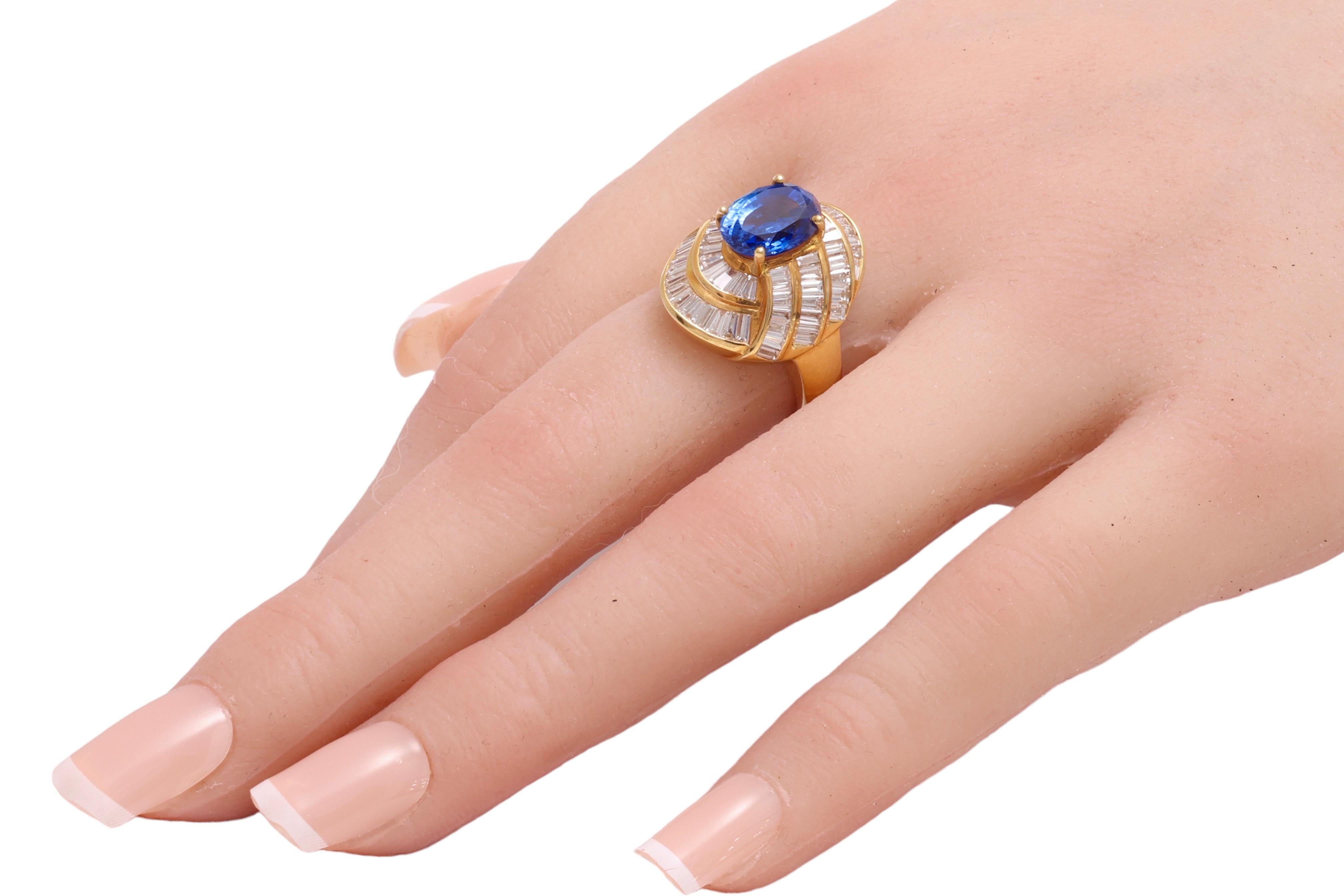  18 kt. Gold Ring With Ceylon Sapphire & Baguette Cut Diamonds For Sale 6