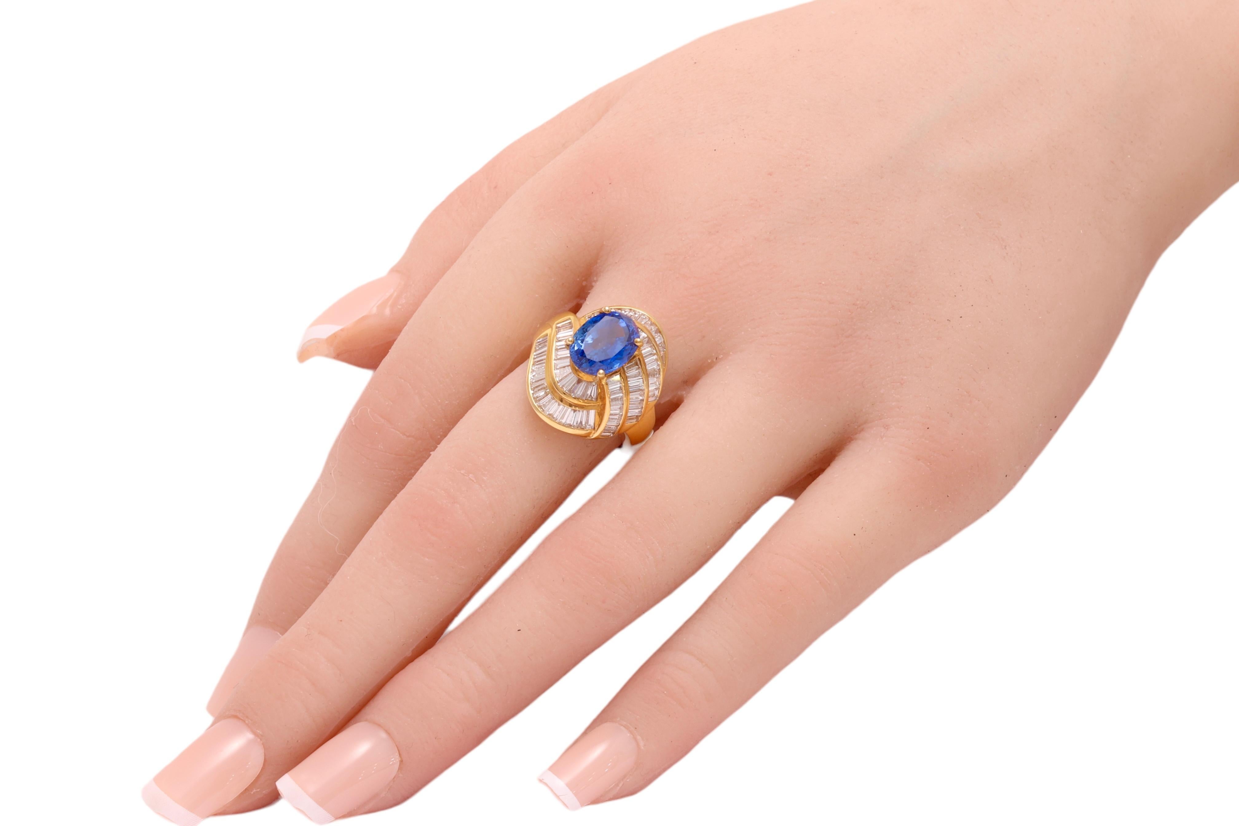  18 kt. Gold Ring With Ceylon Sapphire & Baguette Cut Diamonds For Sale 7