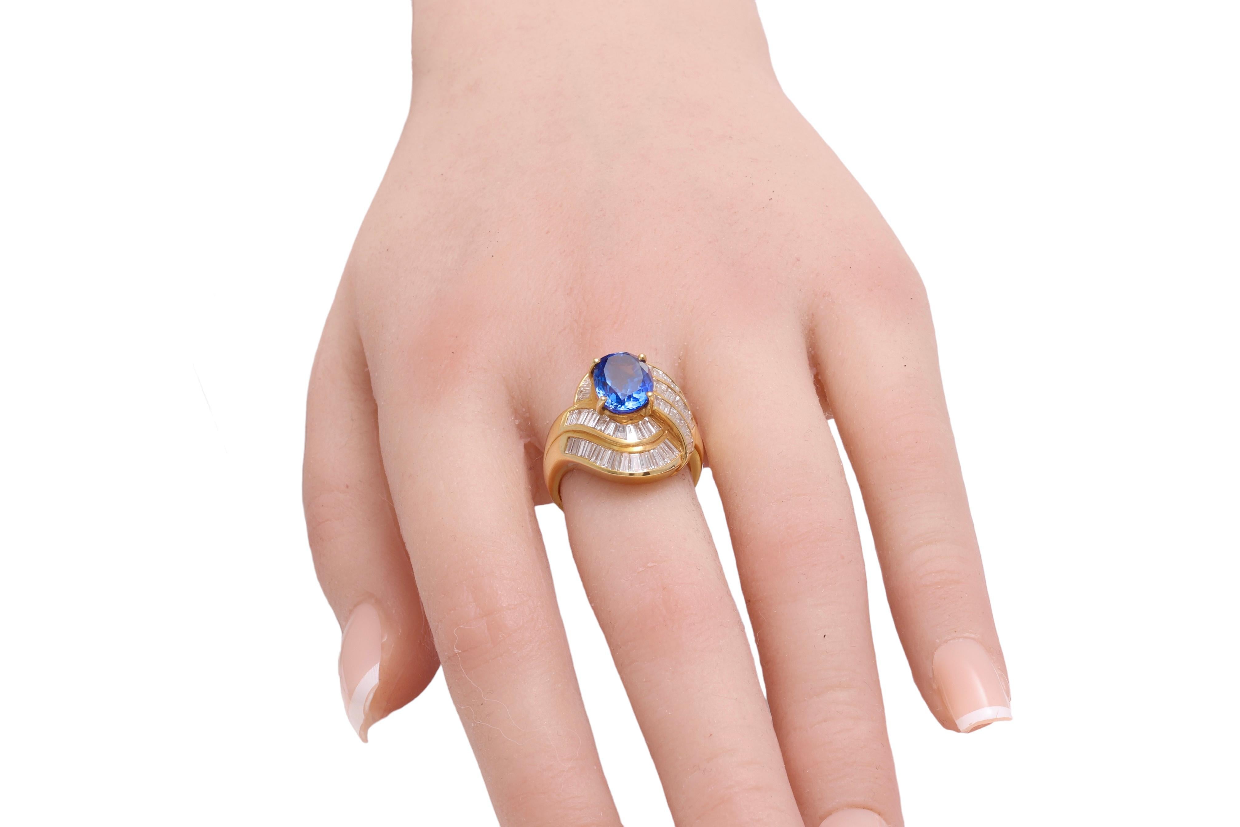  18 kt. Gold Ring With Ceylon Sapphire & Baguette Cut Diamonds For Sale 8