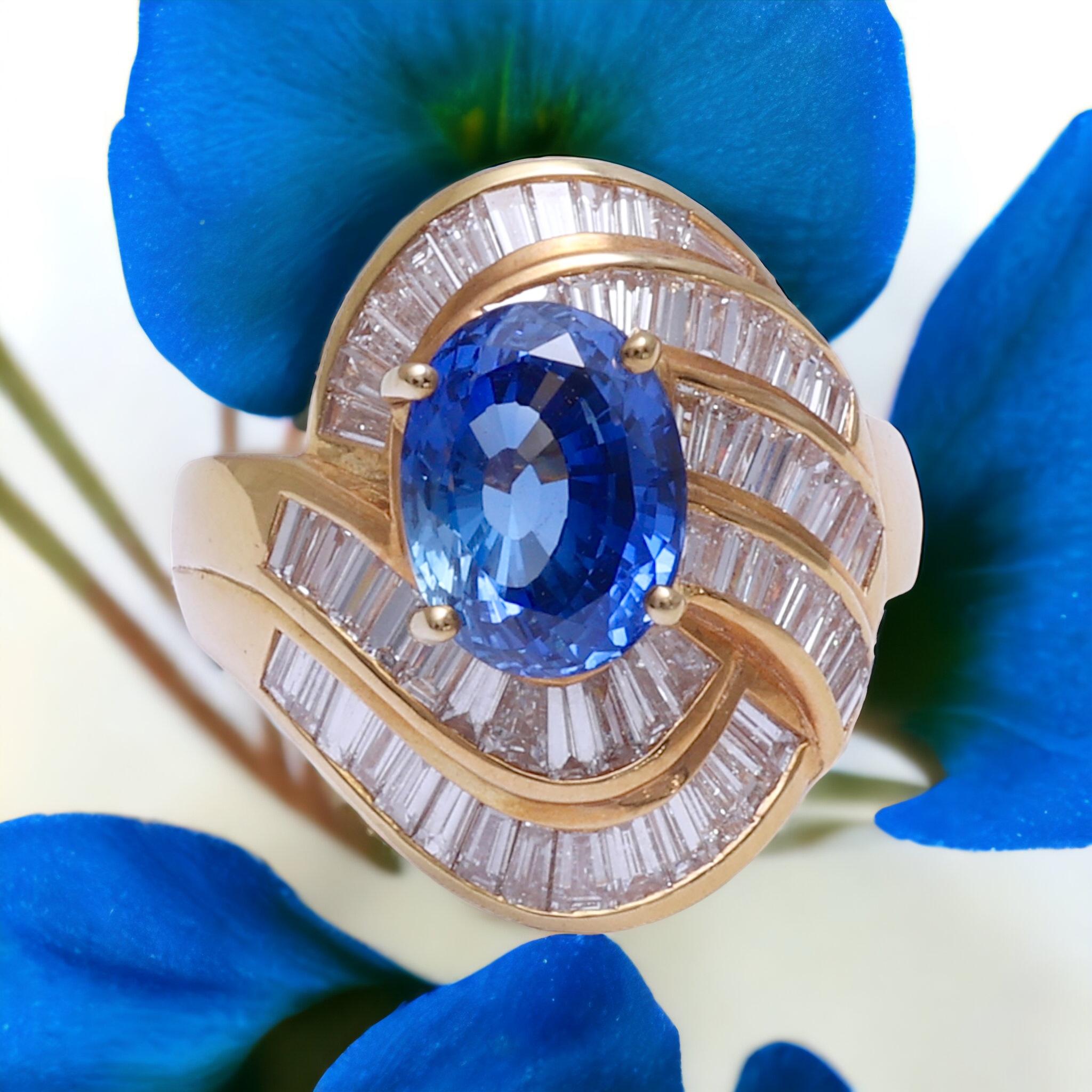  18 kt. Gold Ring With Ceylon Sapphire & Baguette Cut Diamonds For Sale 10