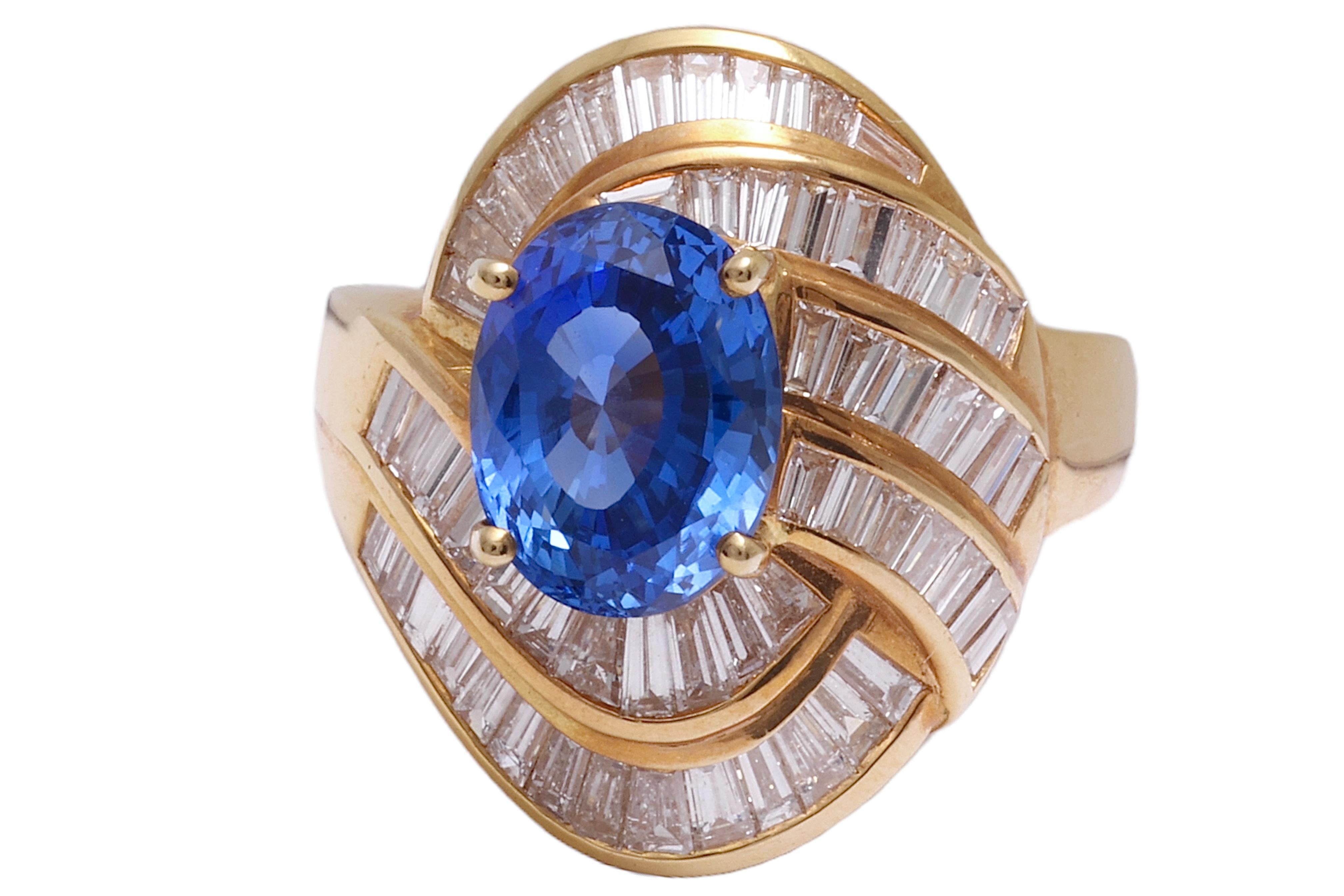  18 kt. Gold Ring With Ceylon Sapphire & Baguette Cut Diamonds For Sale 1