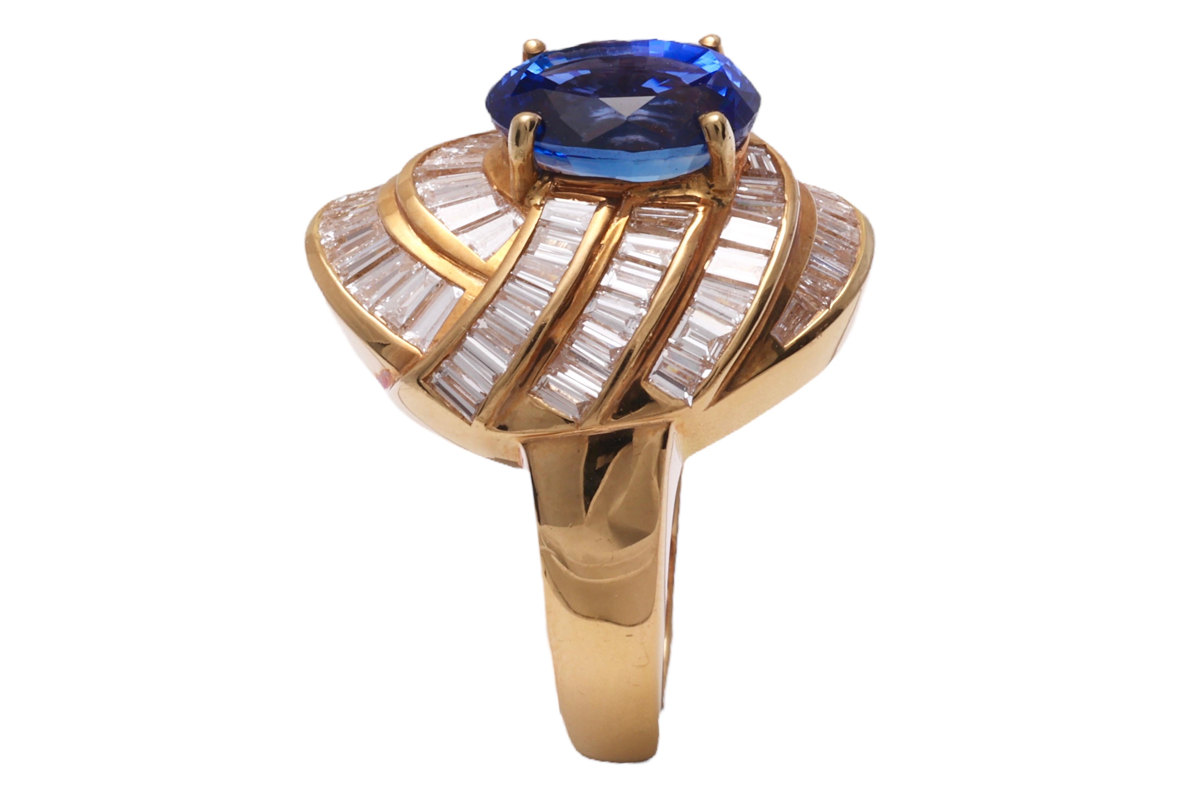  18 kt. Gold Ring With Ceylon Sapphire & Baguette Cut Diamonds For Sale 2