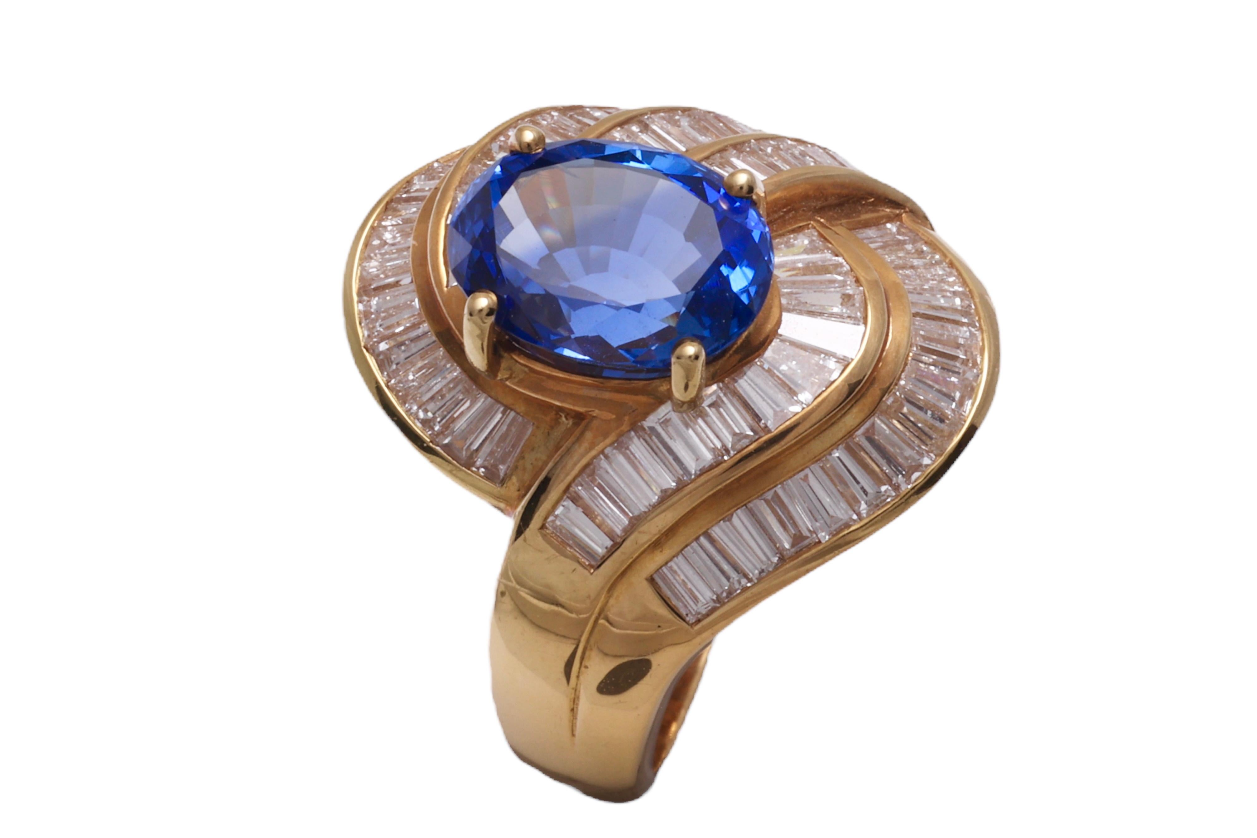  18 kt. Gold Ring With Ceylon Sapphire & Baguette Cut Diamonds For Sale 3