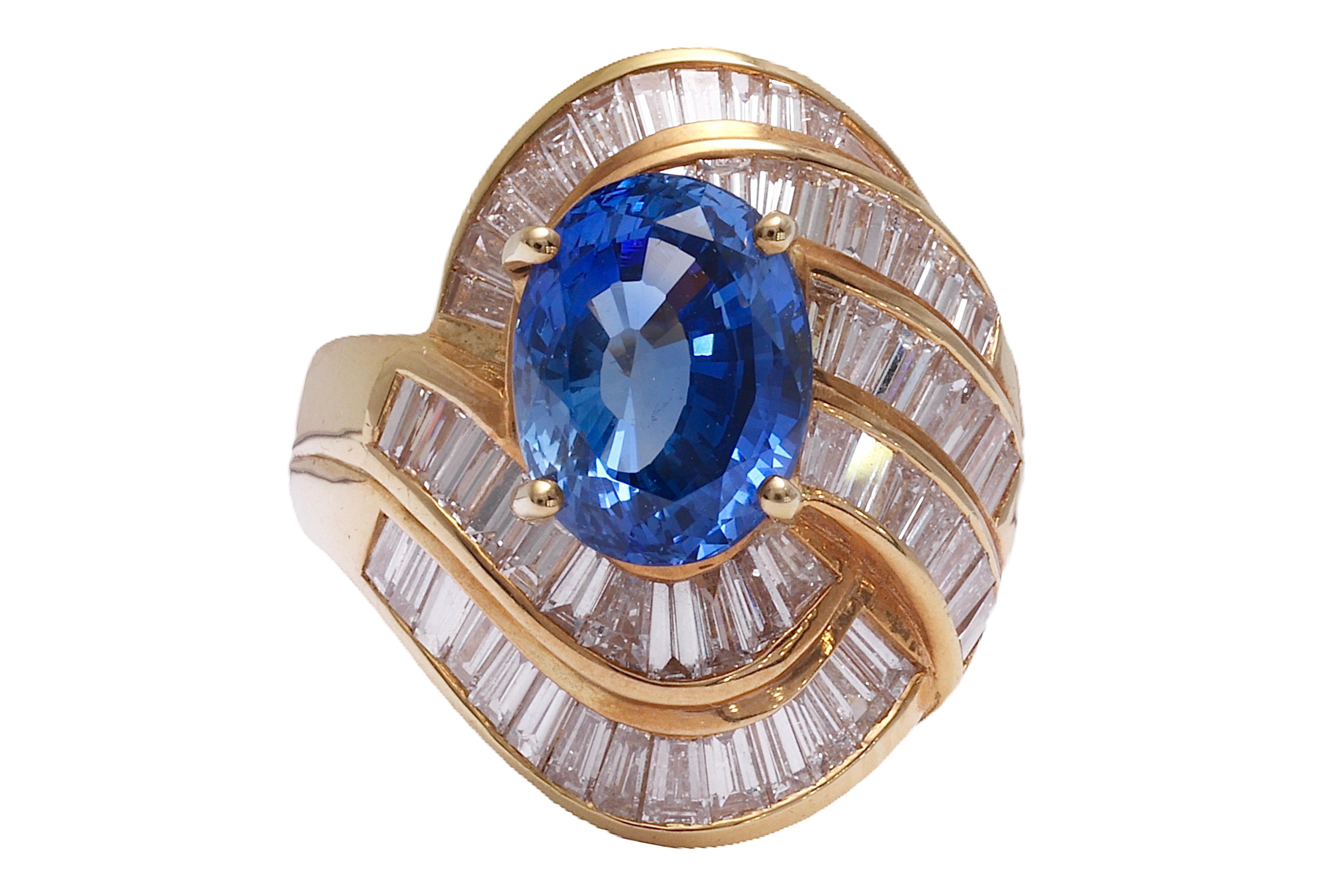  18 kt. Gold Ring With Ceylon Sapphire & Baguette Cut Diamonds For Sale 4