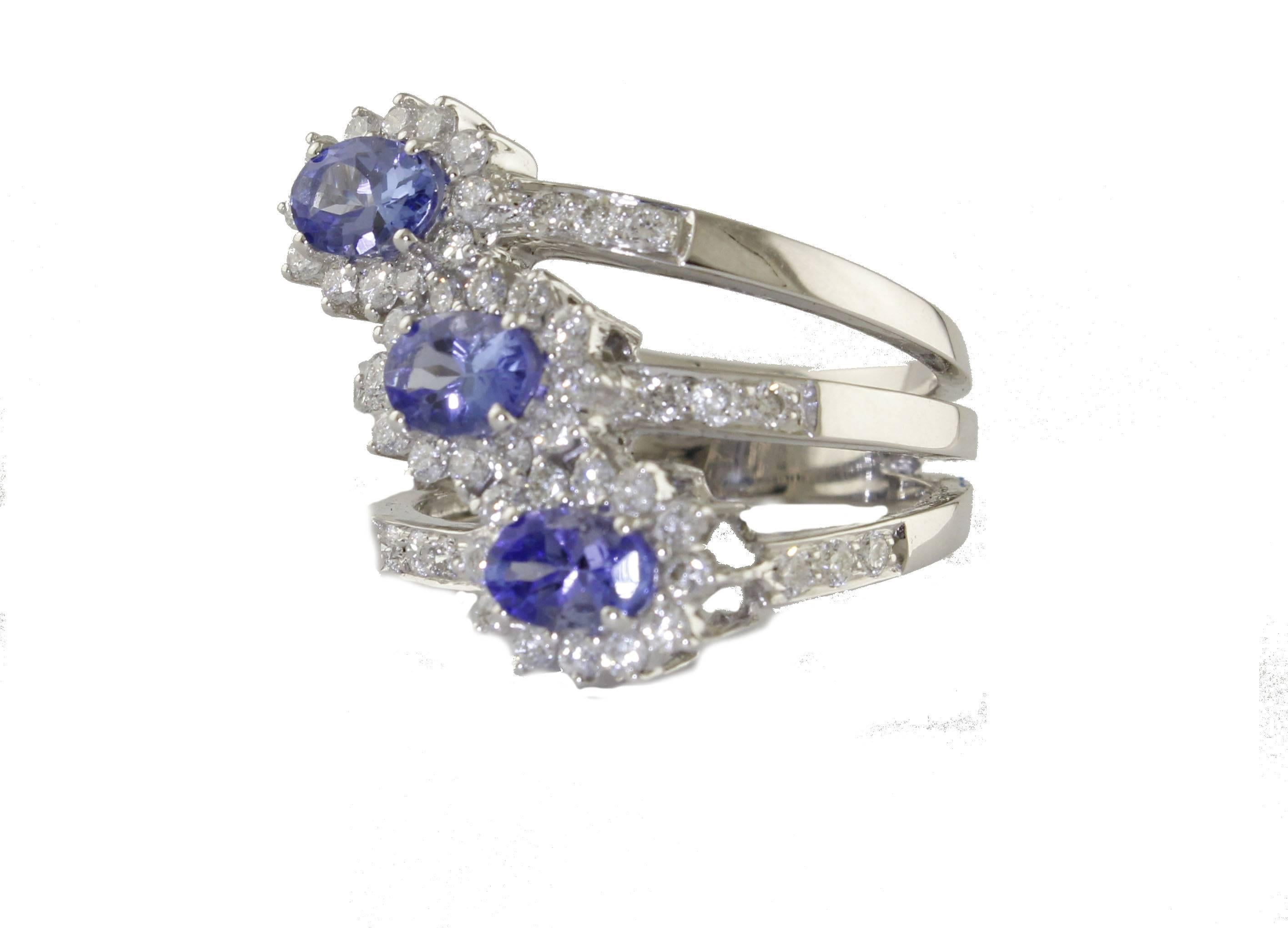 Fantastic  ring in 18 kt white gold structure composed of three flowers studded with a central tanzanite surrounded by diamonds.
Diamonds 0.90 ct
Tanzanite  1.36 ct
Total weight  8.00 gr
Italian Size 15
French Size 55
Usa Size 7.17
The ring can be