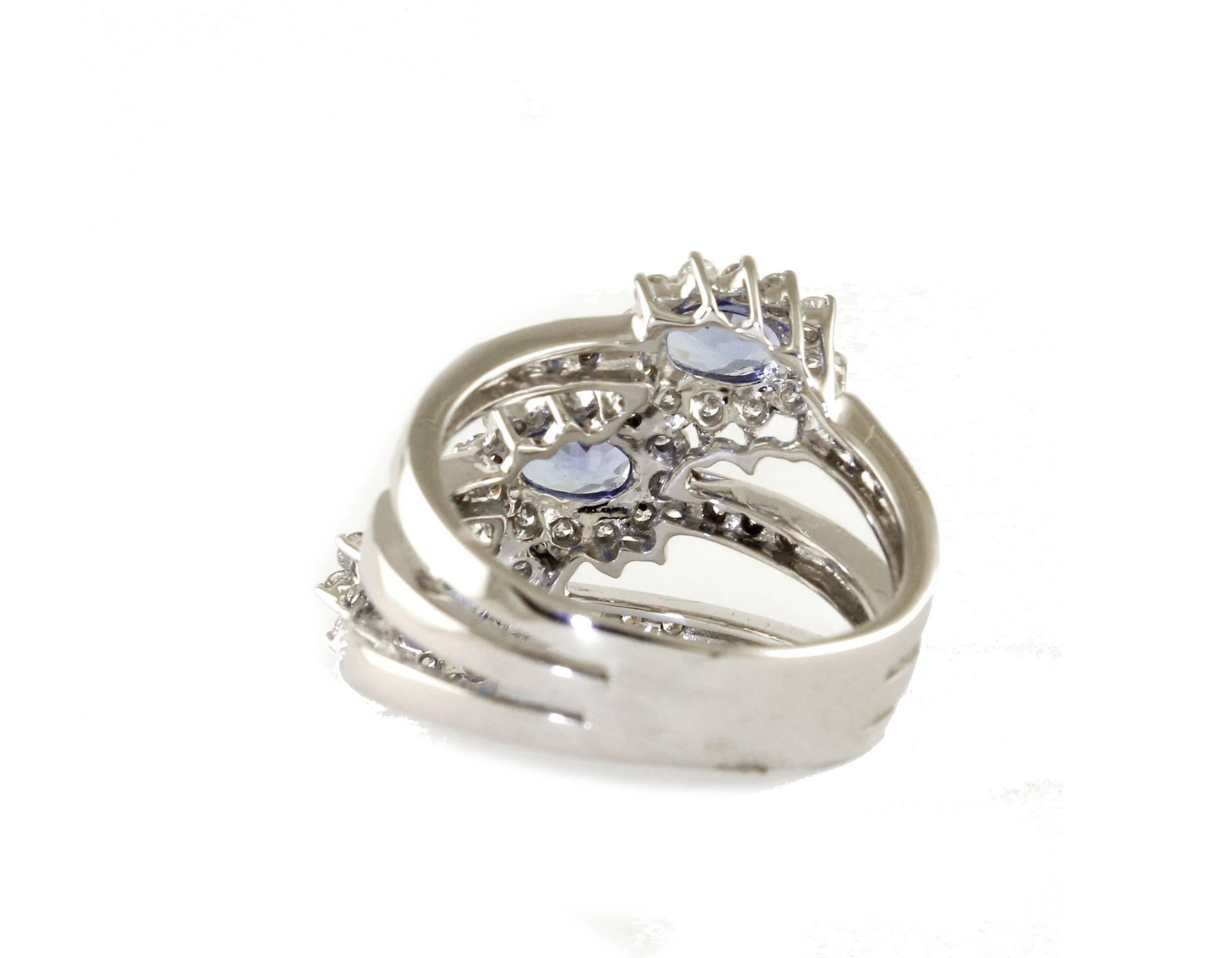 Diamonds, Tanzanite, 18 Karat White Gold Flowers Ring. In New Condition For Sale In Marcianise, Marcianise (CE)