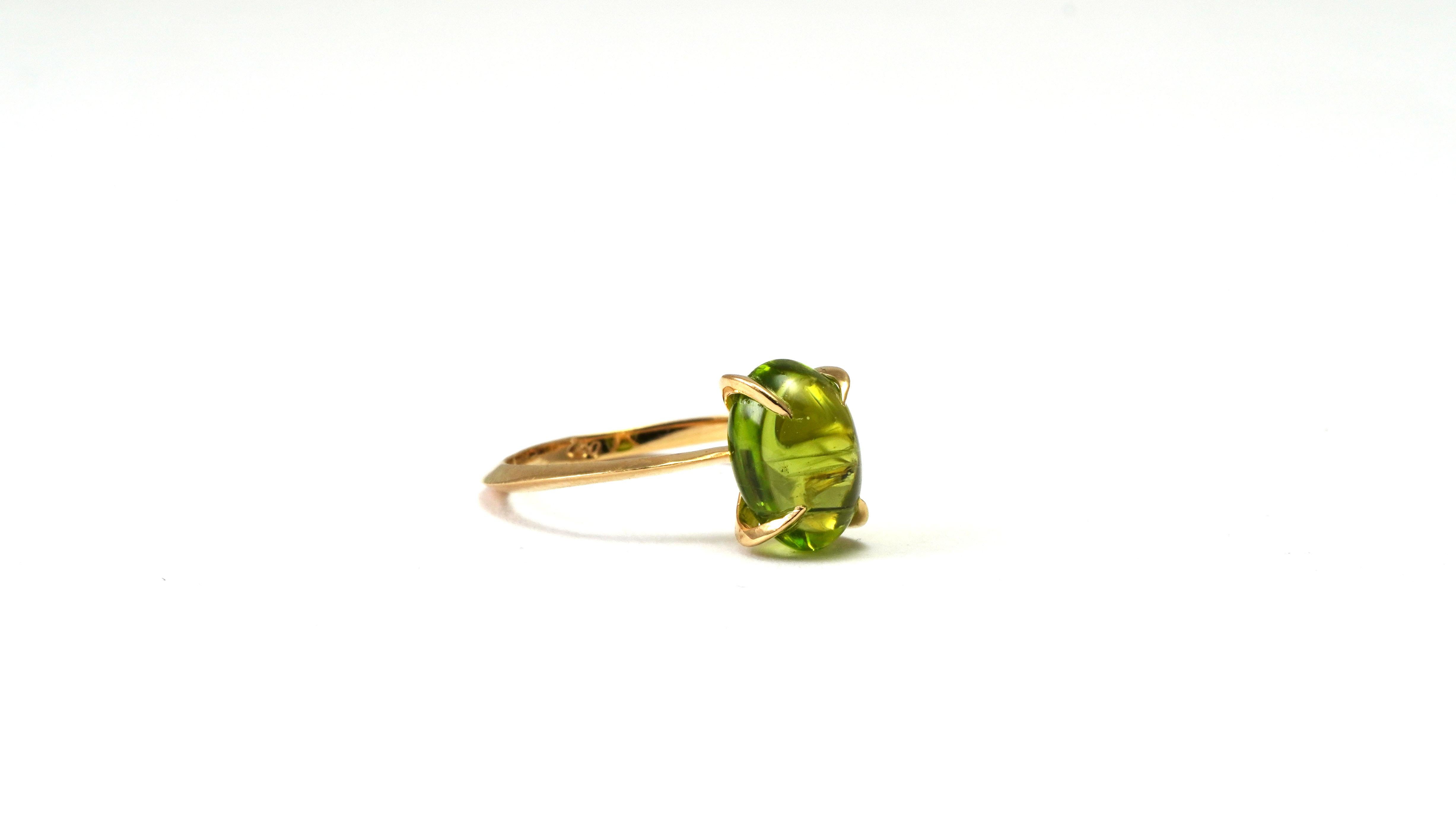 Cabochon 18 Kt Gold Ring with Peridot For Sale