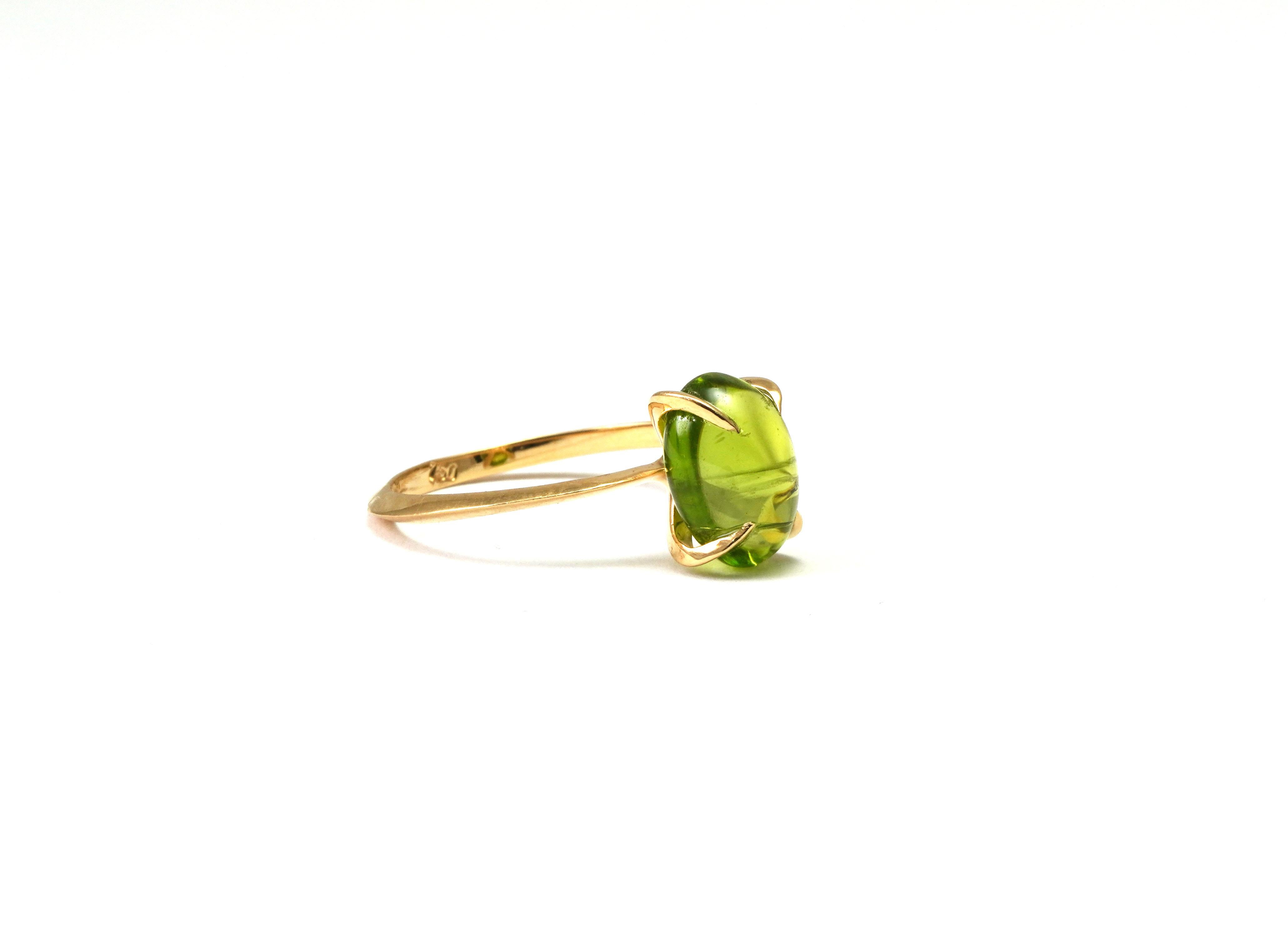 18 Kt Gold Ring with Peridot In New Condition For Sale In София, BG
