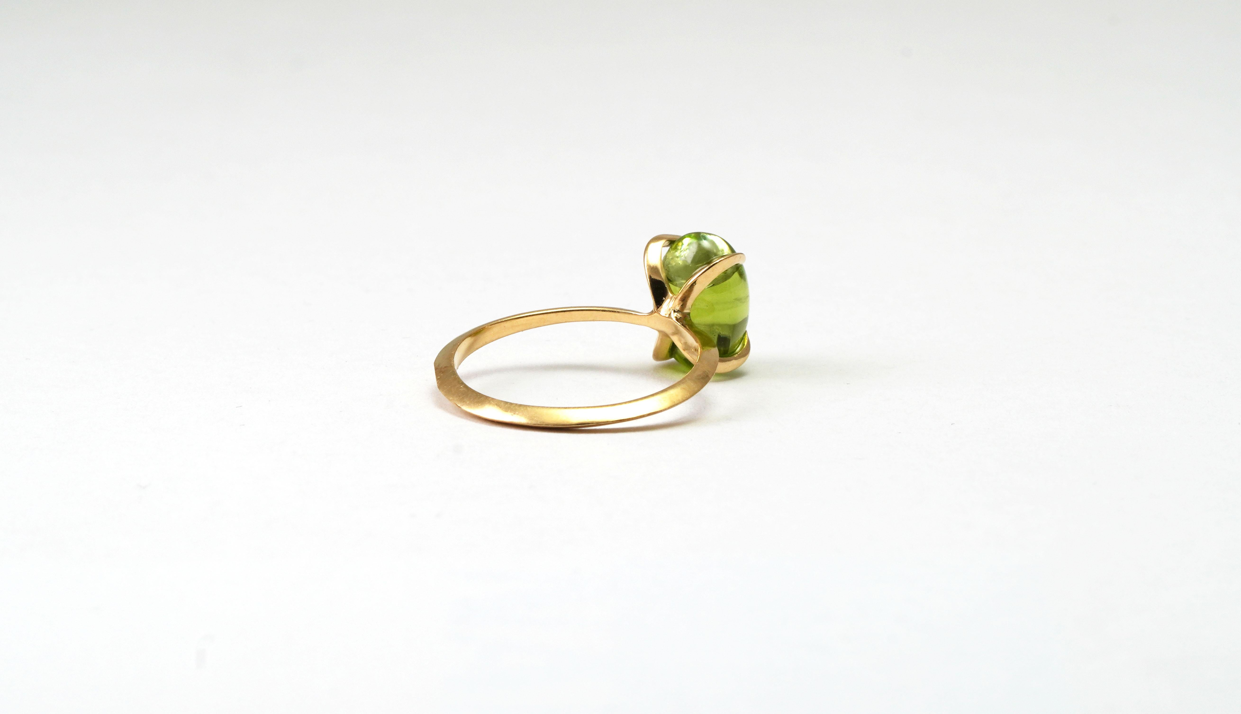 Women's 18 Kt Gold Ring with Peridot For Sale