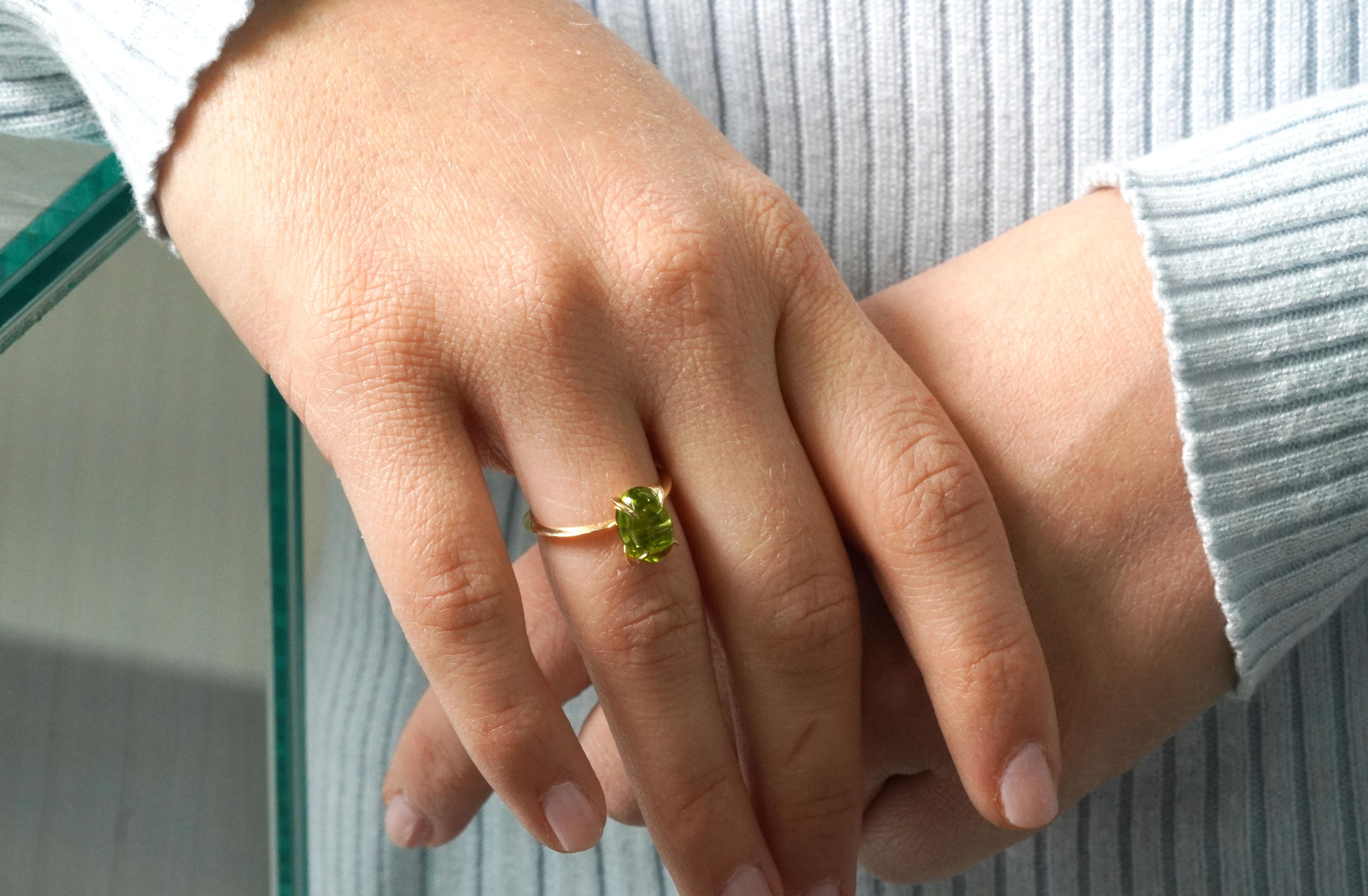 18 Kt Gold Ring with Peridot For Sale 3